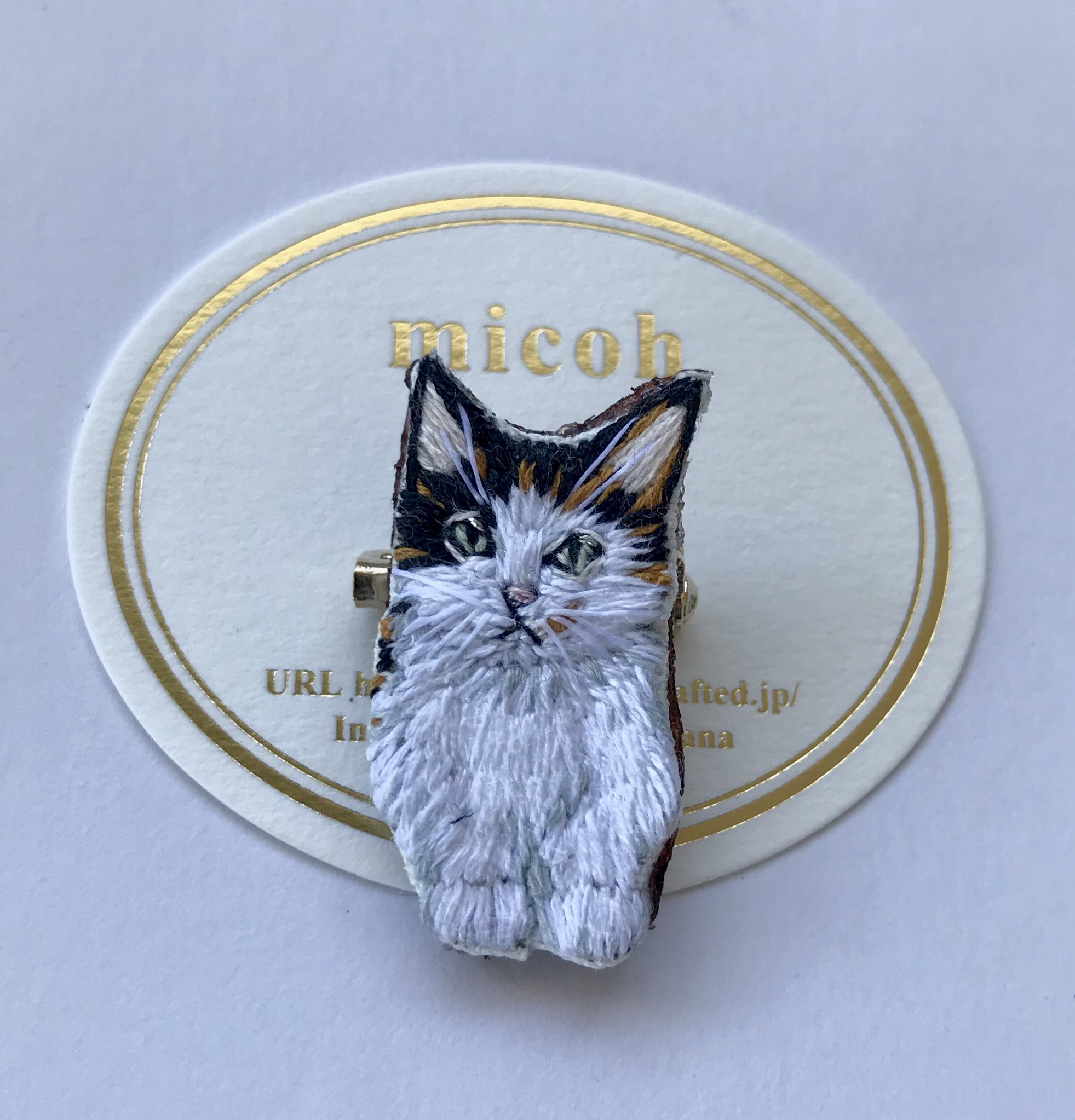 キャット　ミニブローチ(三毛猫)