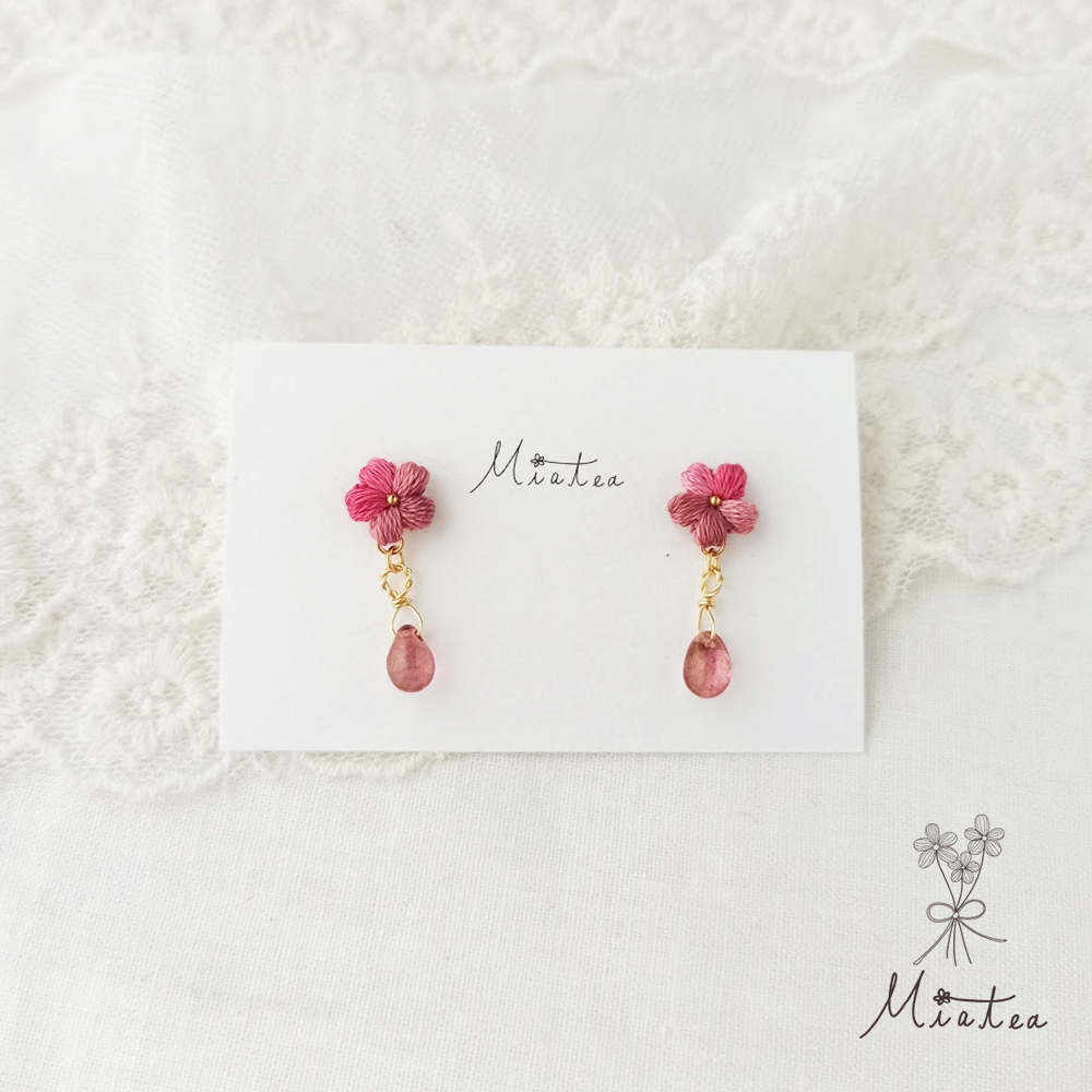 一粒花とガラスのしずく「チェリッシュ」＊刺繍糸のお花のピアス・イヤリング