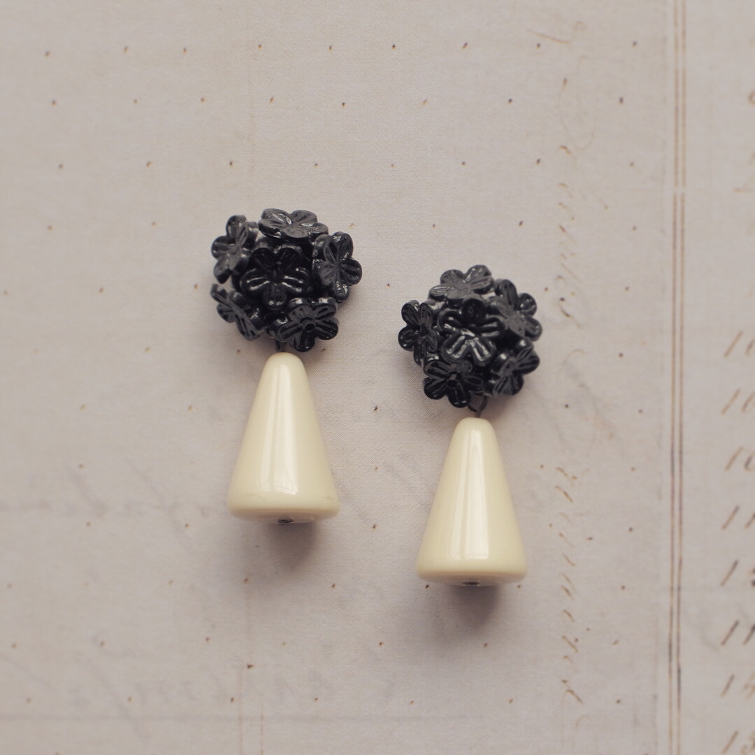  Black Bouquet Pierced Earrings / Ear Clips