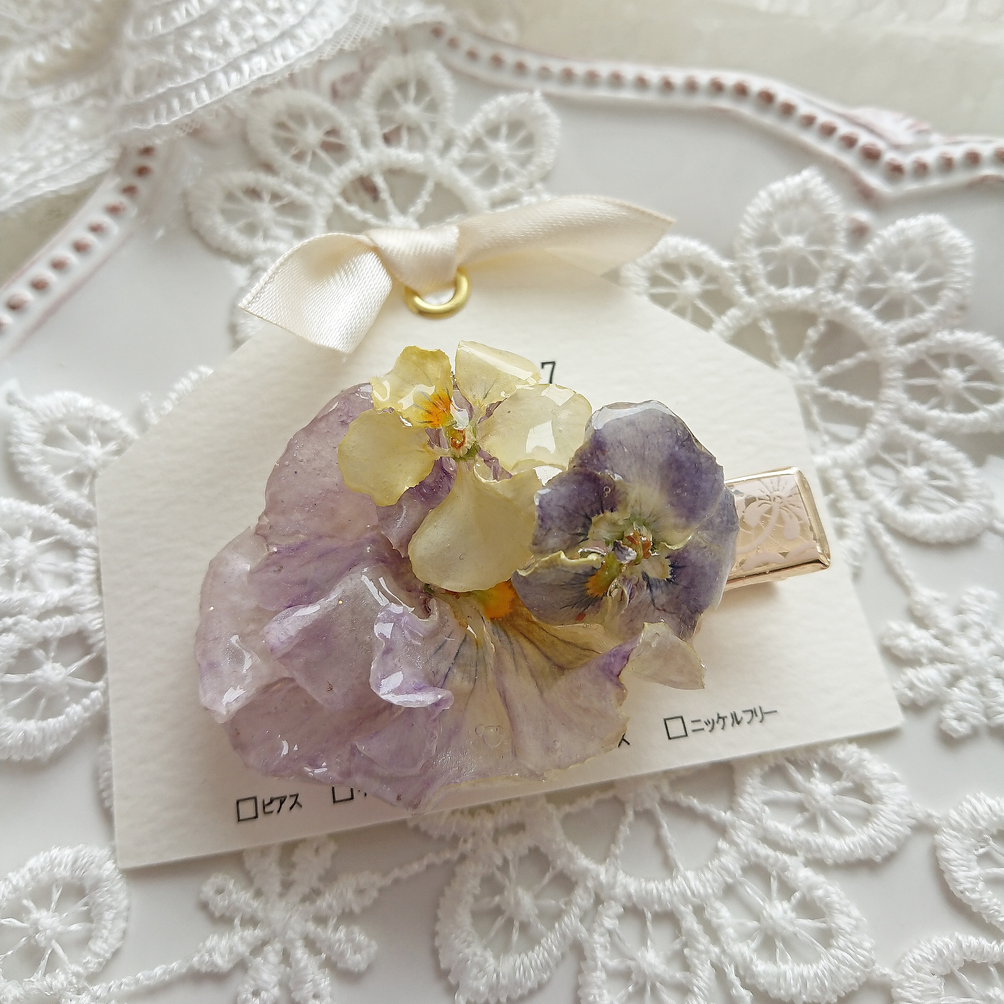 フリル3輪のレース柄ヘアクリップ