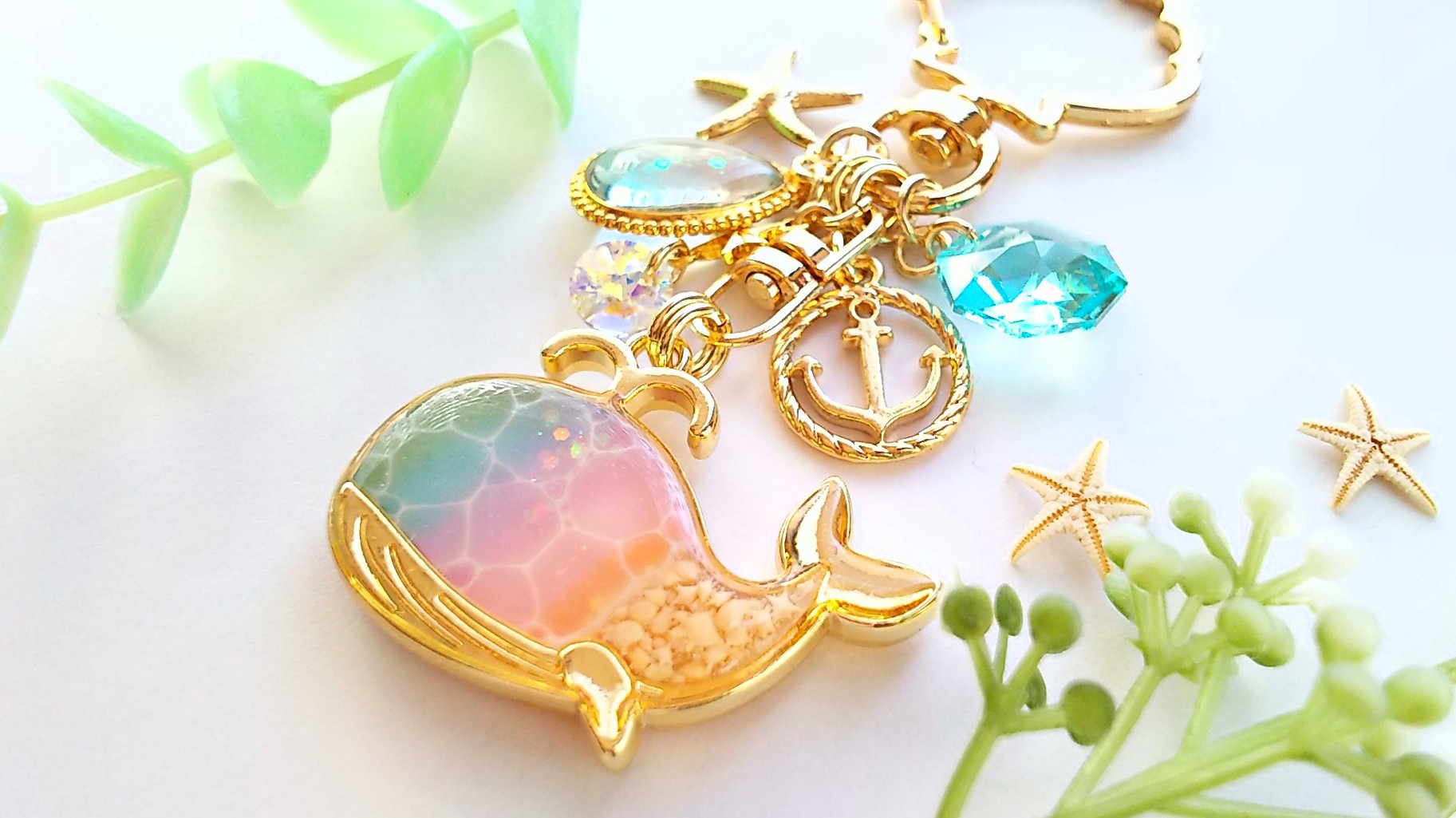 虹色くじらのキーホルダー🐋A