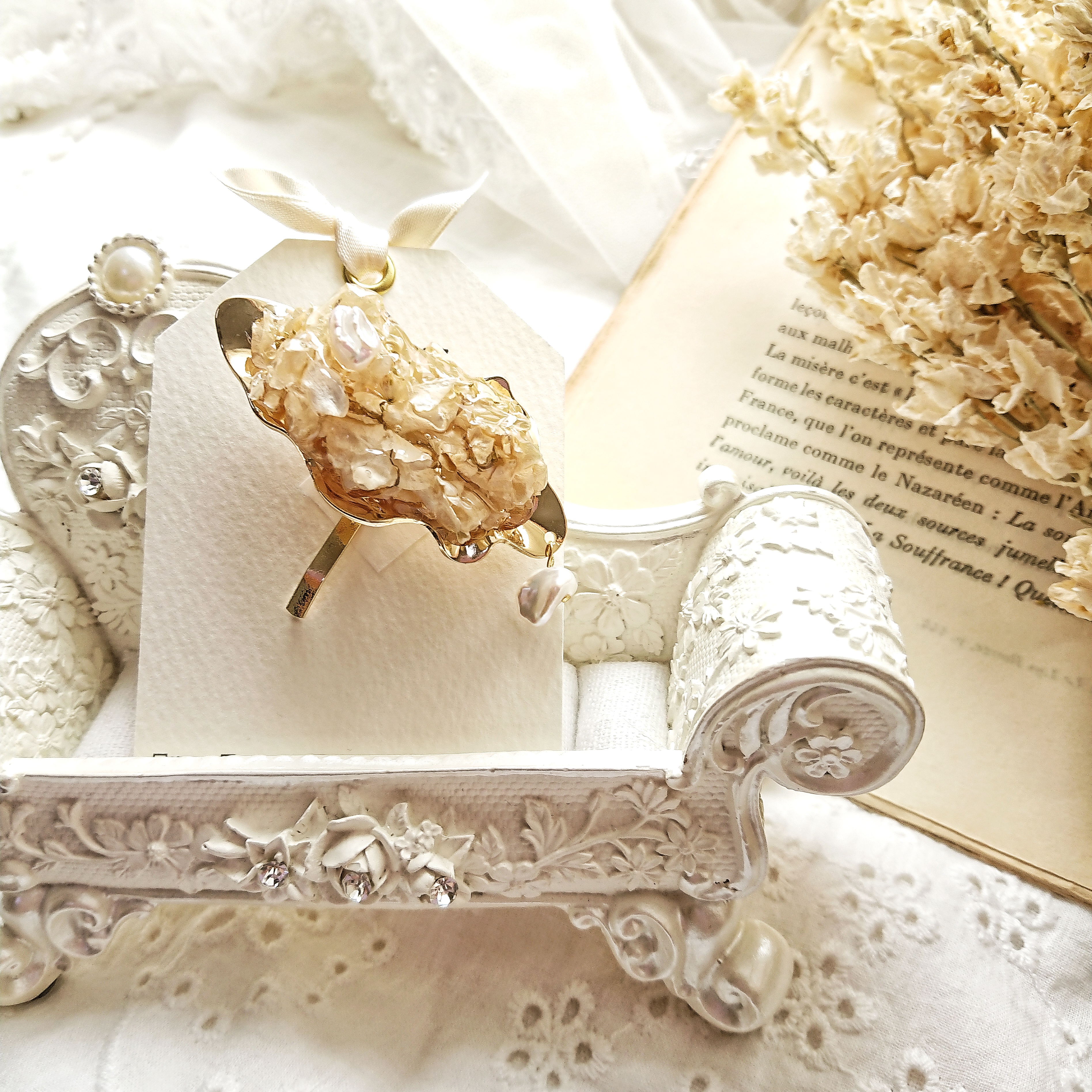 ivoryflowerと淡水パールのポニーフック