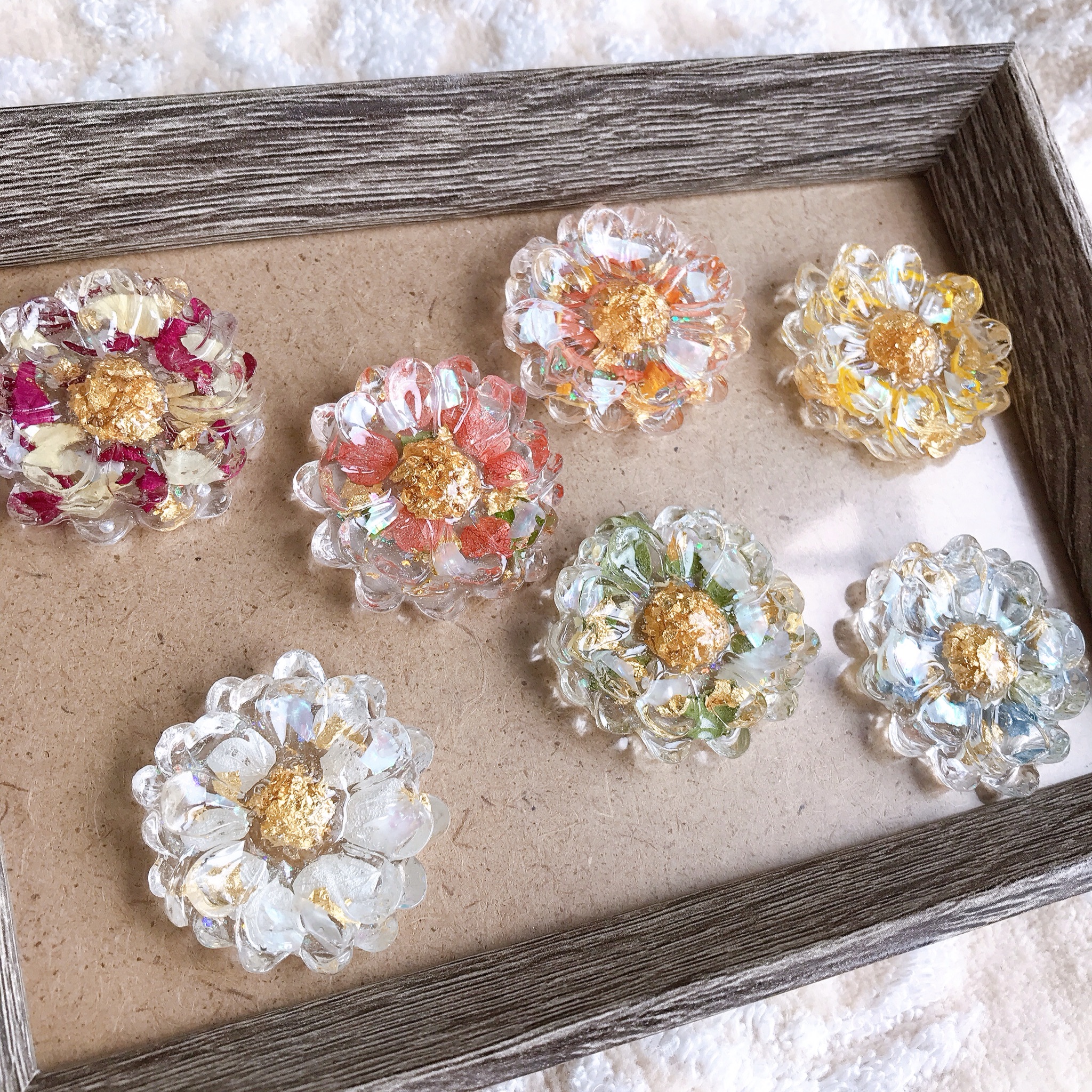 輝くお花のヘアゴム