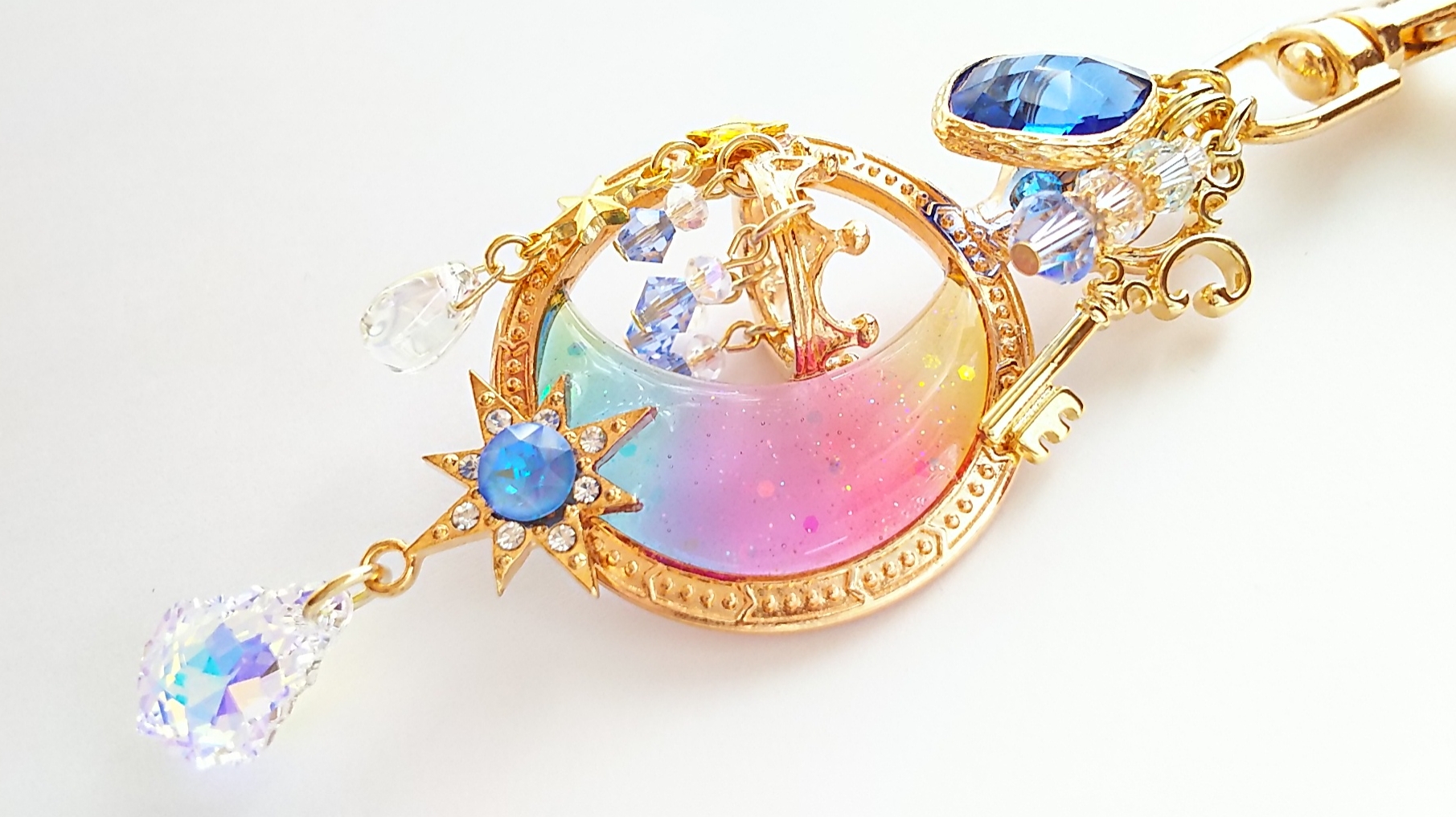 虹色シャンデリアキーホルダー🌈