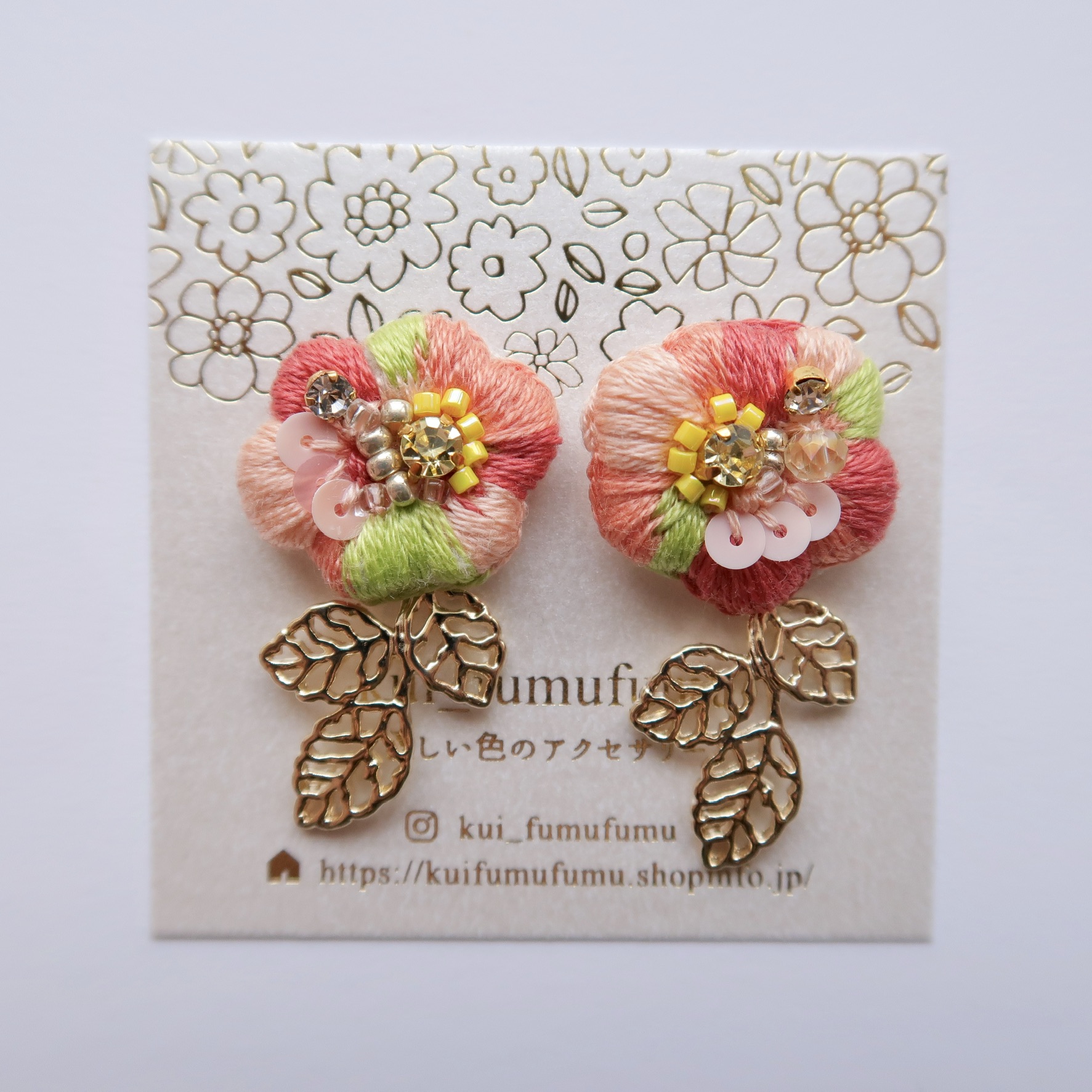 刺繍no宝石耳飾り（春と丹色）