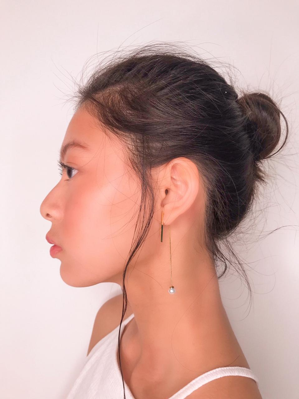 Gold bar with pearl piercing