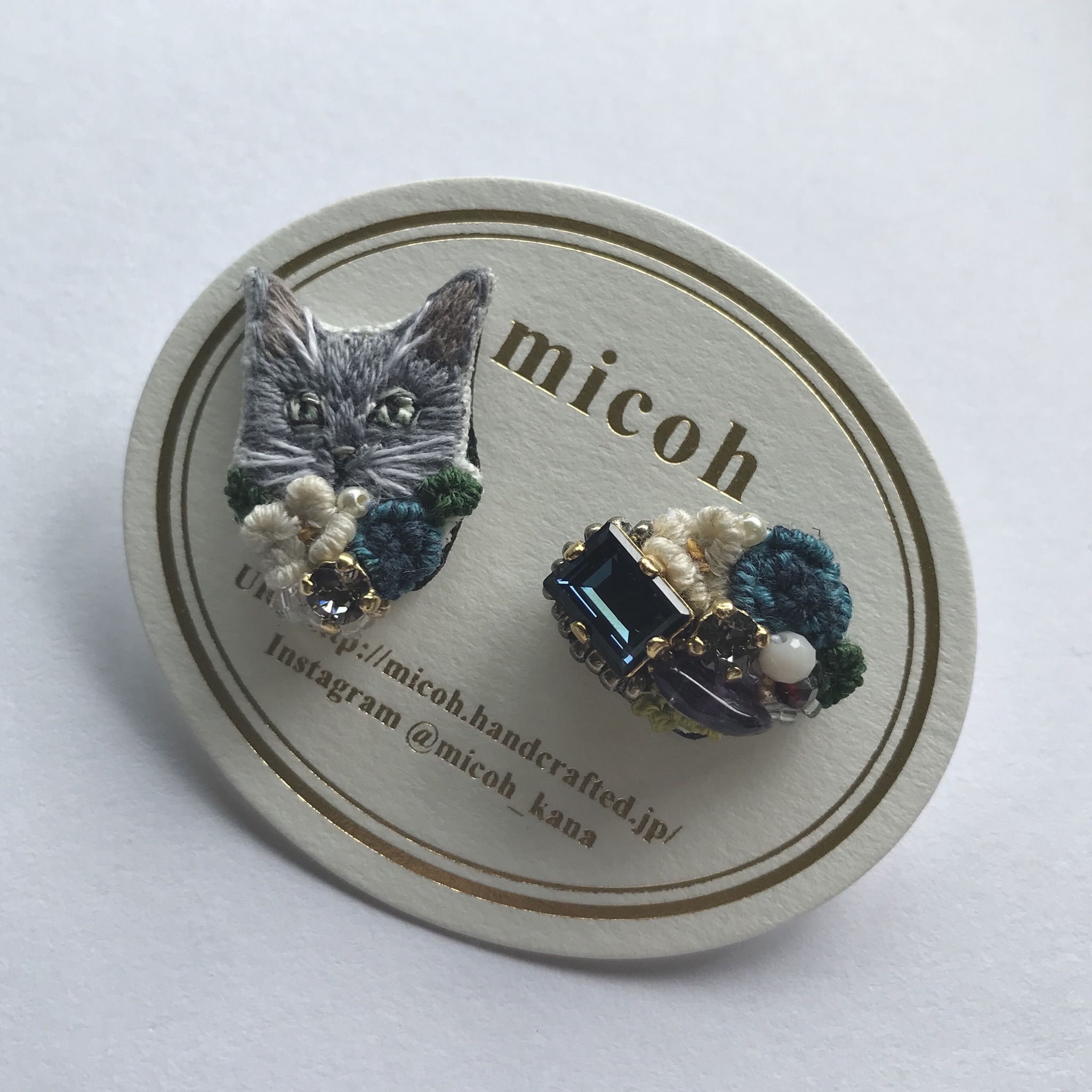 フラワーアレンジメント　キャットピアス(ロシアンブルー)