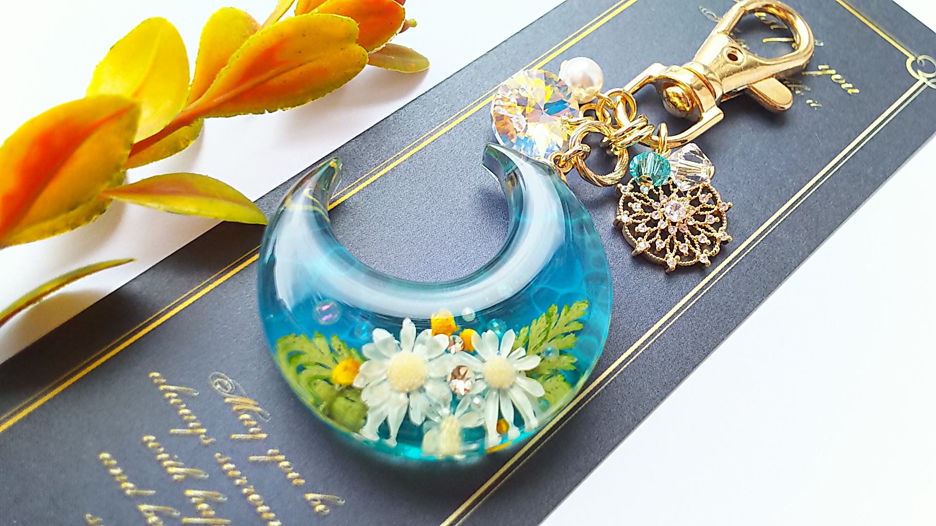 三日月の水面花🌼キーホルダー A