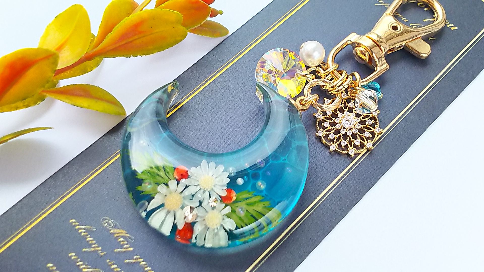 三日月の水面花🌼キーホルダー B