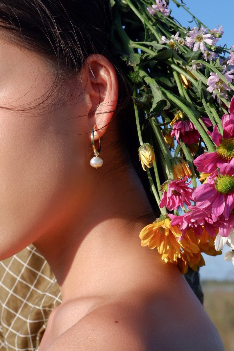 Purity gold hoops with peal