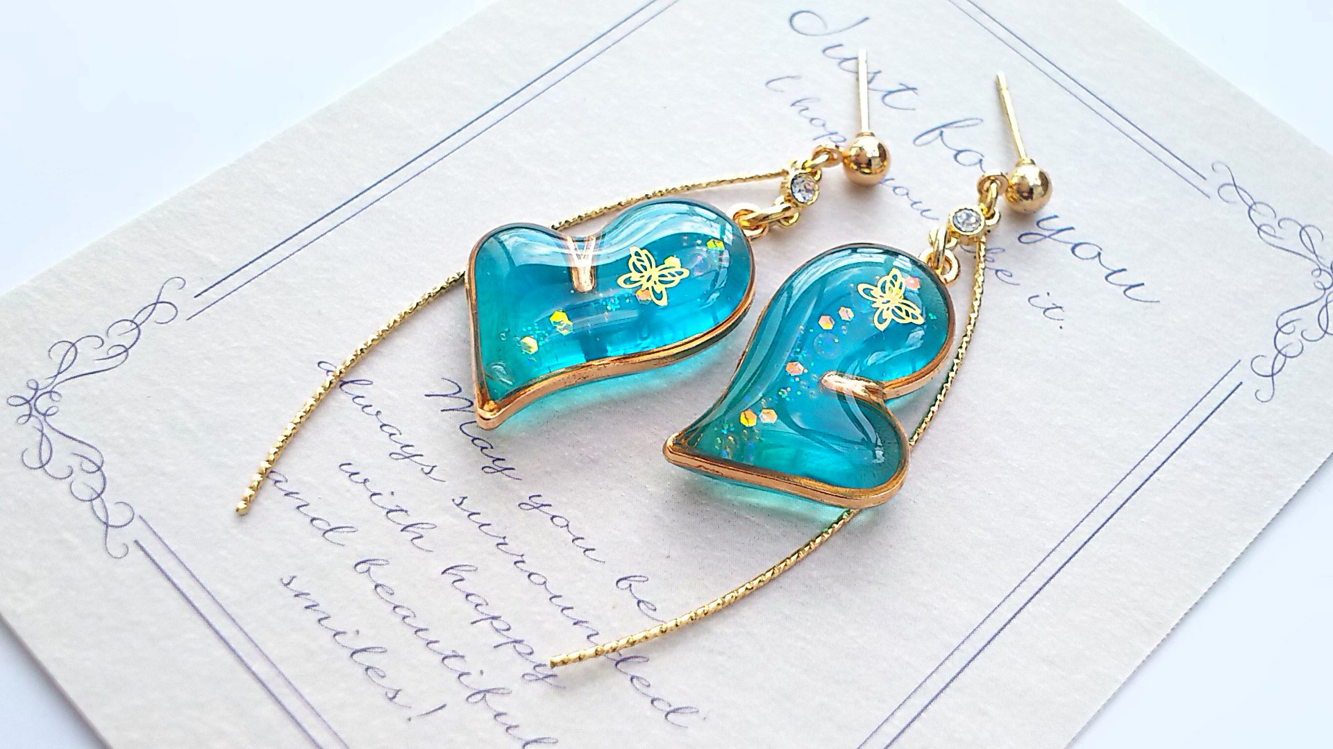 水面を舞う蝶の耳飾り♡