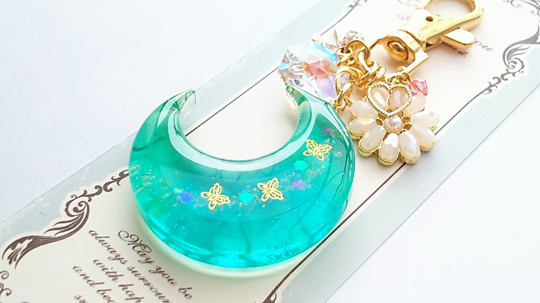 蝶が舞う海の三日月🌙