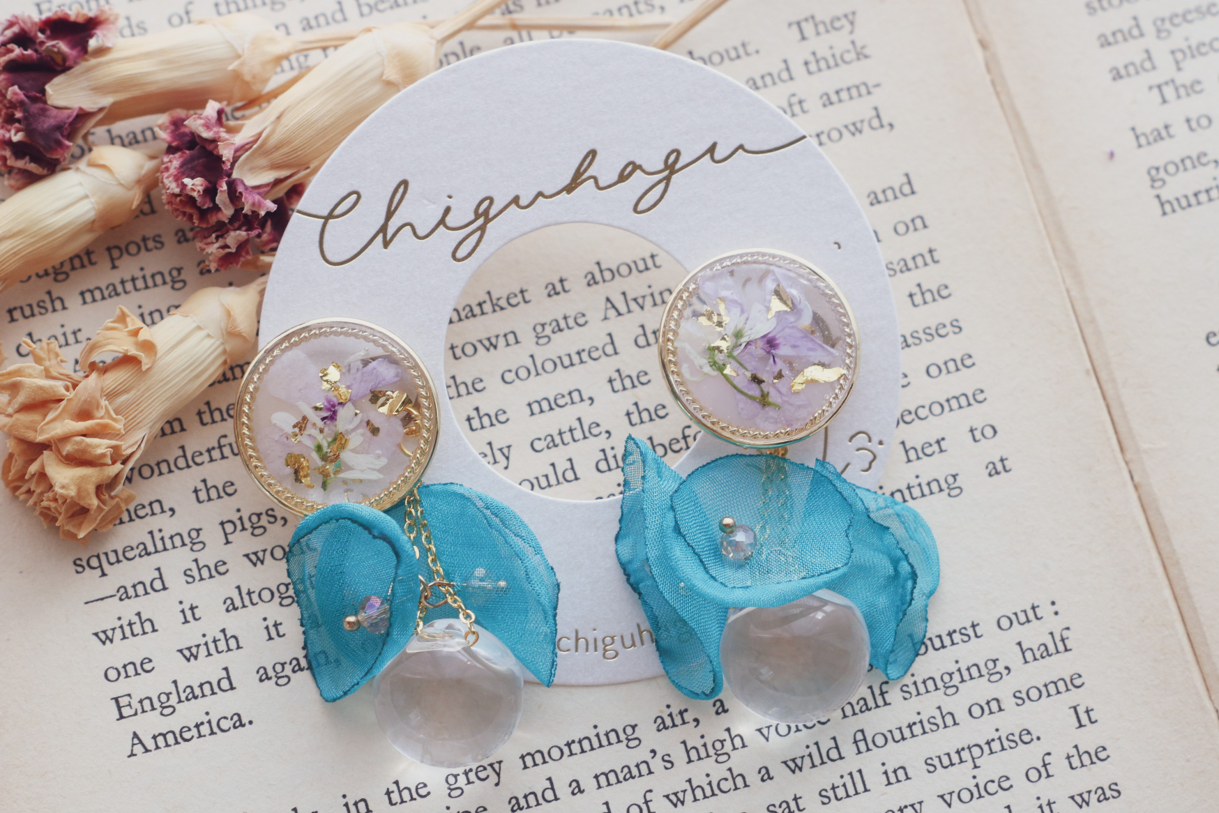 押花とふんわりシフォンピアス