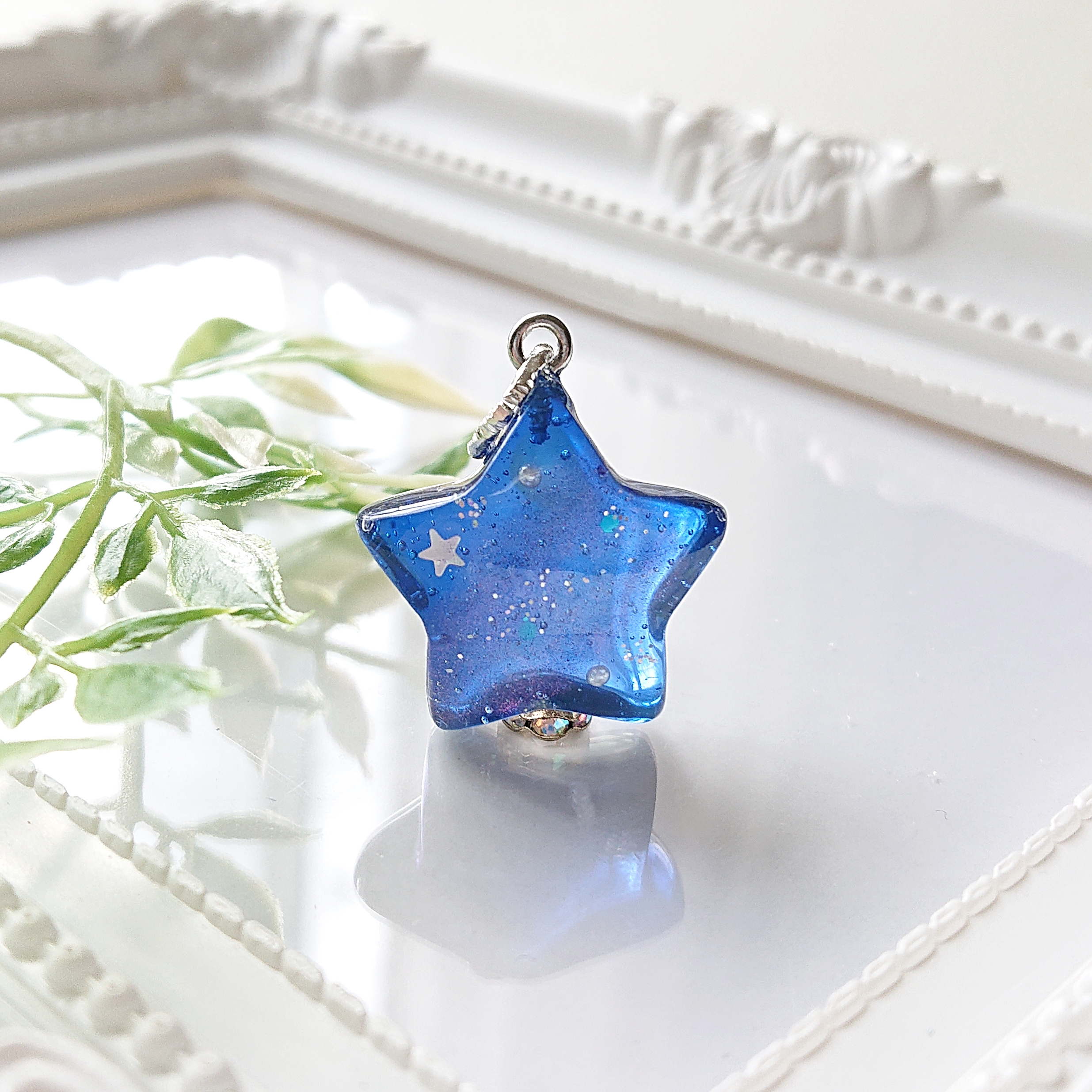 星の宇宙∗*ﾟ星型レジンネックレス