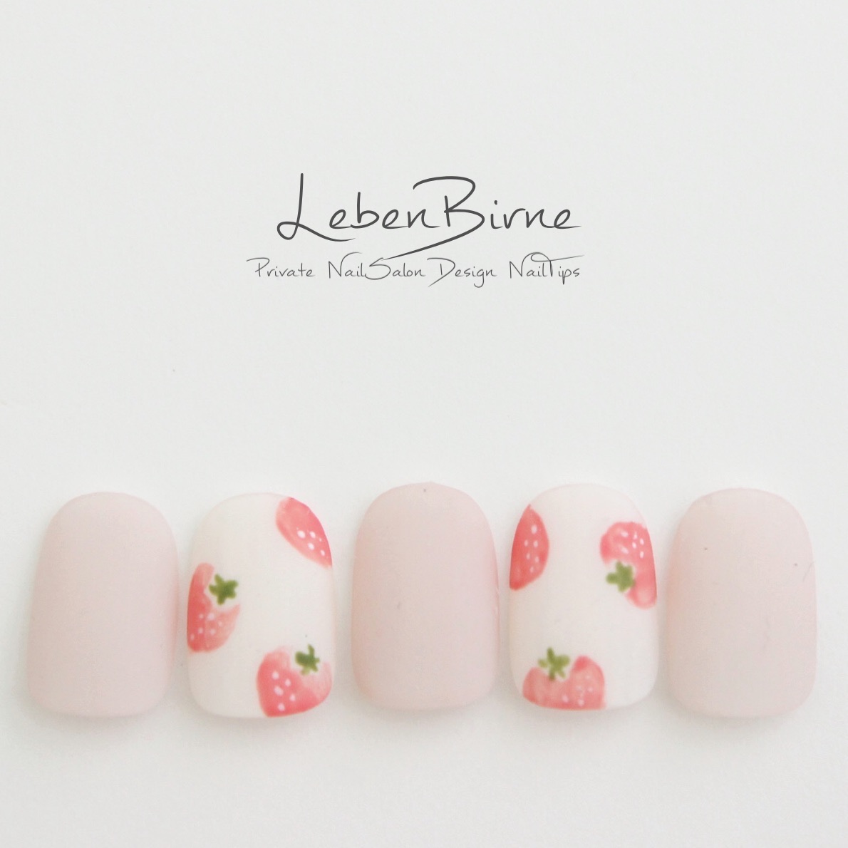 いちごのネイル
