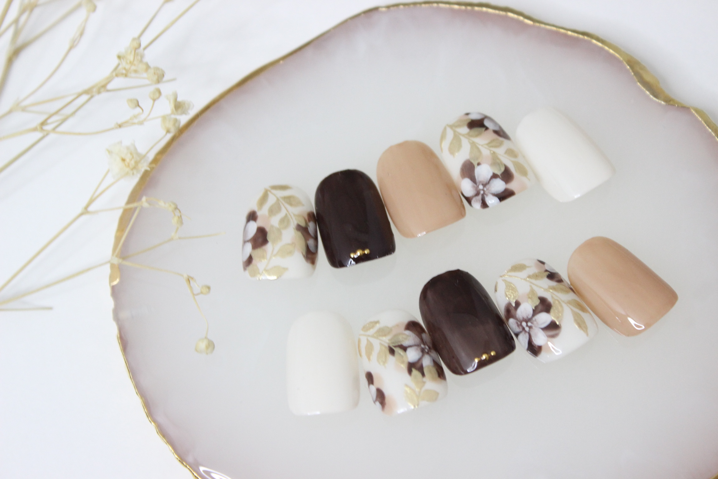 ブラウンシックなボタニカル