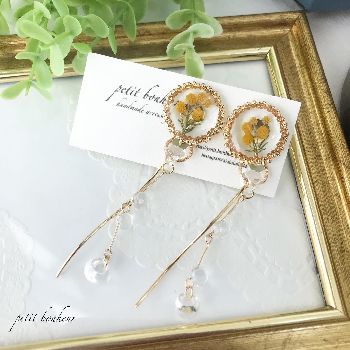 風にそよぐミモザの耳飾り𓆸𓆸イヤリング