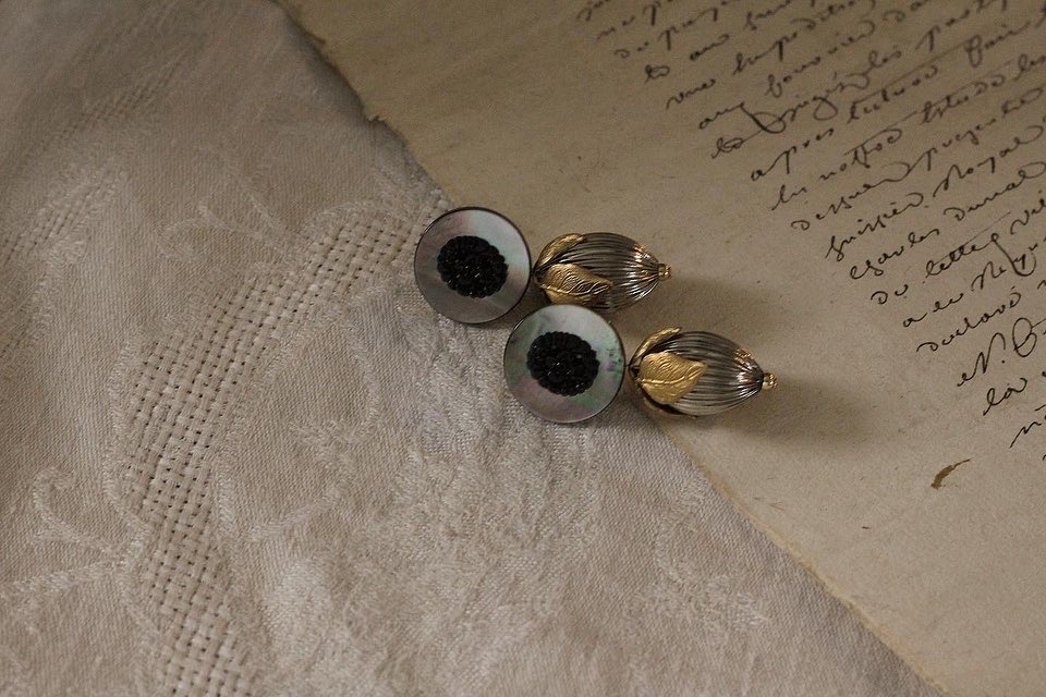 ブラックシェル 黒蝶貝のフラワー　イヤリング/ピアス