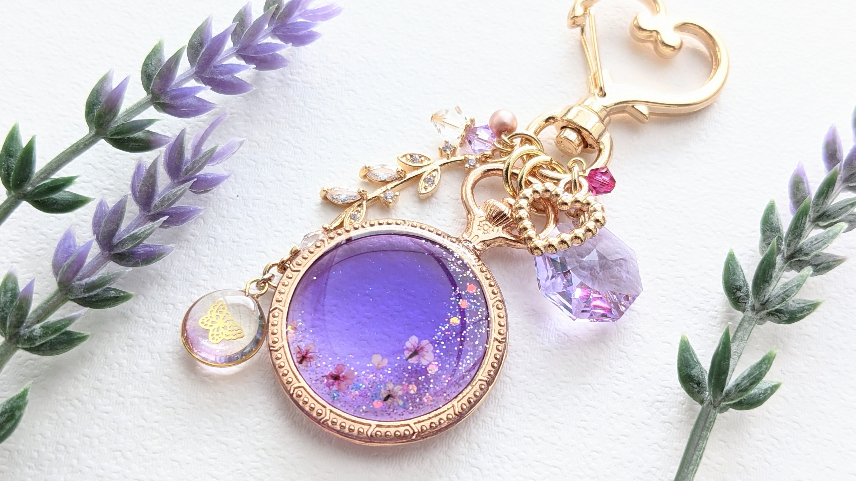 華が舞う小さな懐中時計キーホルダー.｡*💜