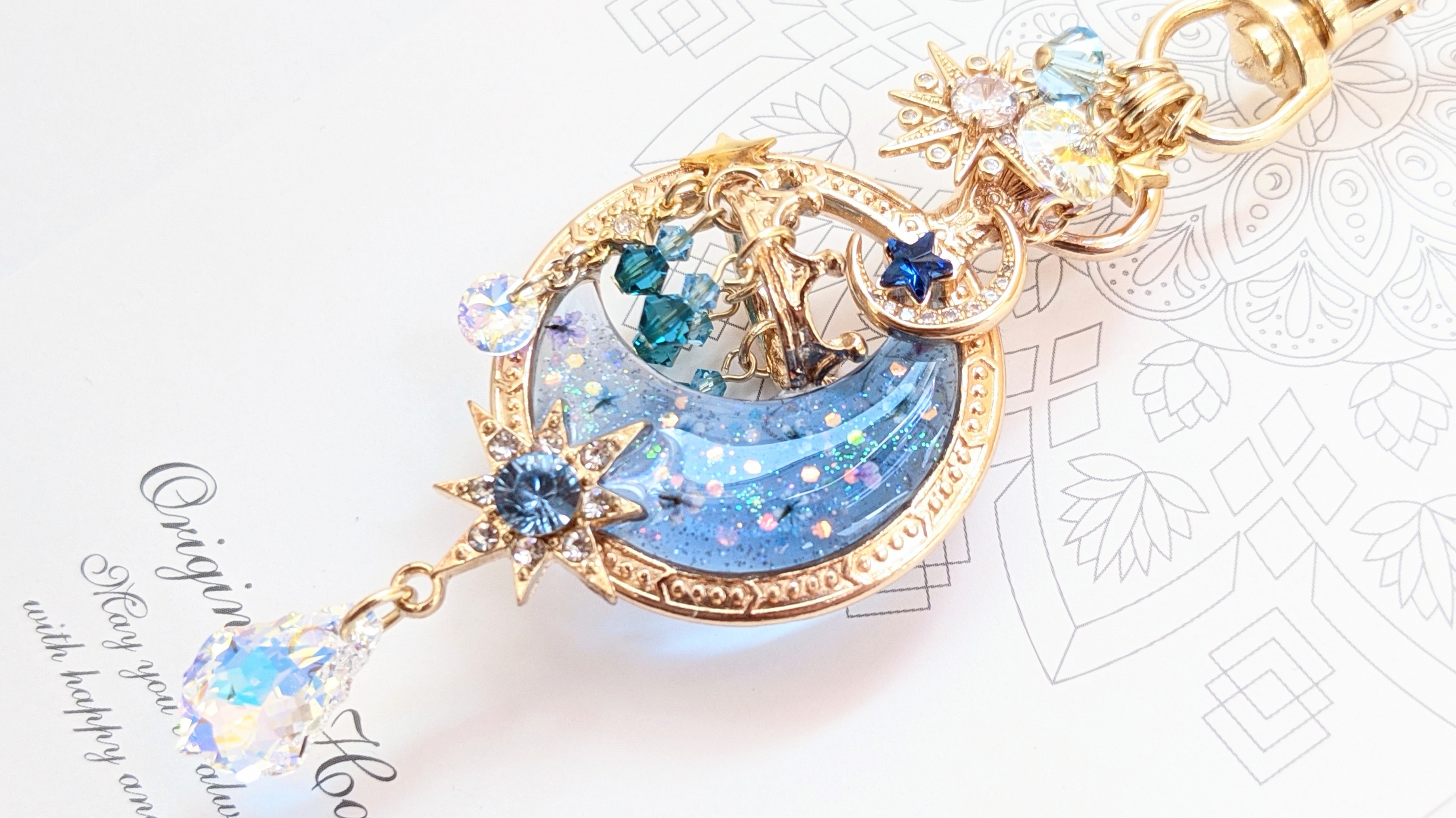 華が舞う三日月シャンデリア🌜｡*🌼