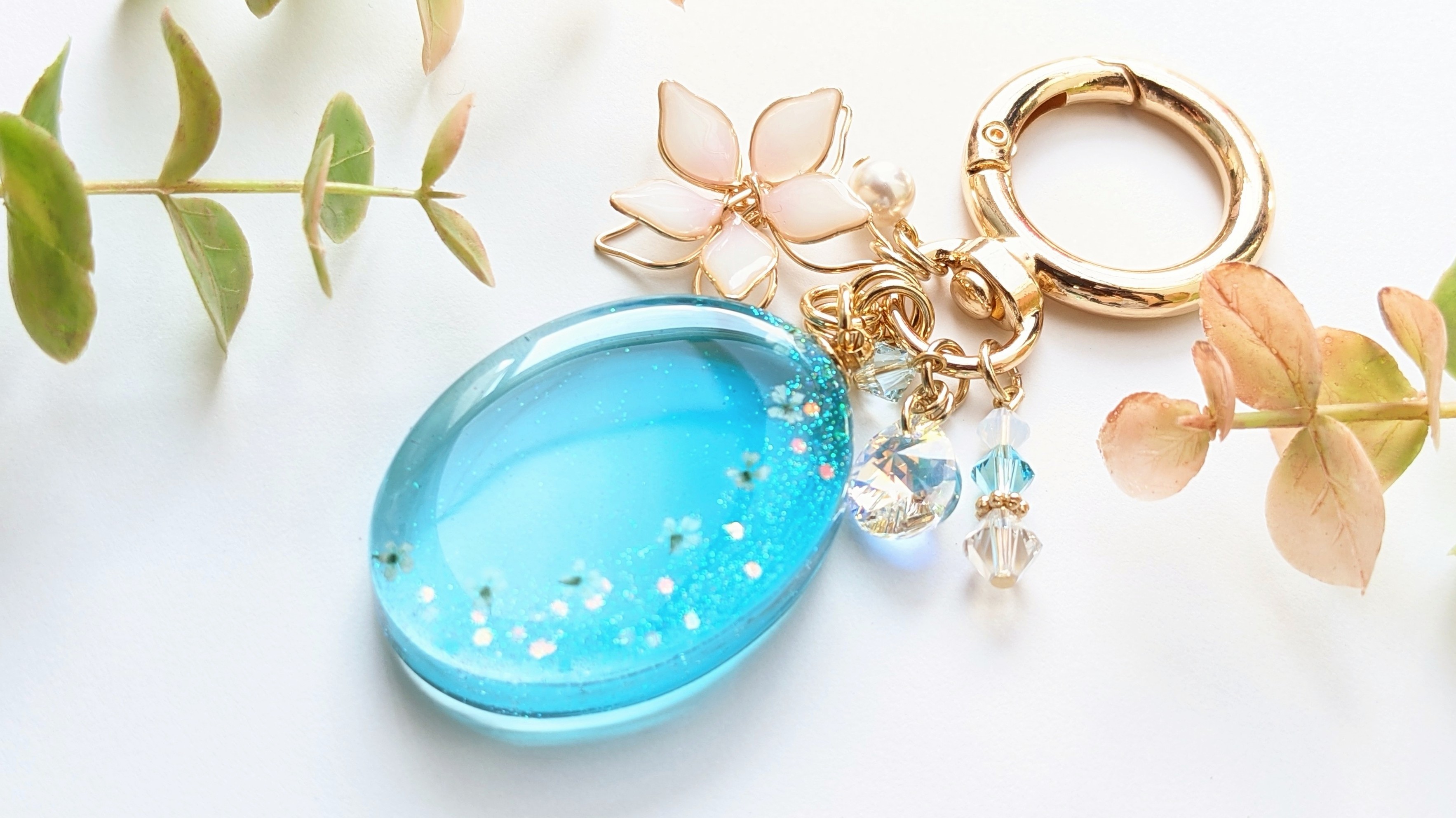 華が舞うオーバルバッグチャーム🌼B