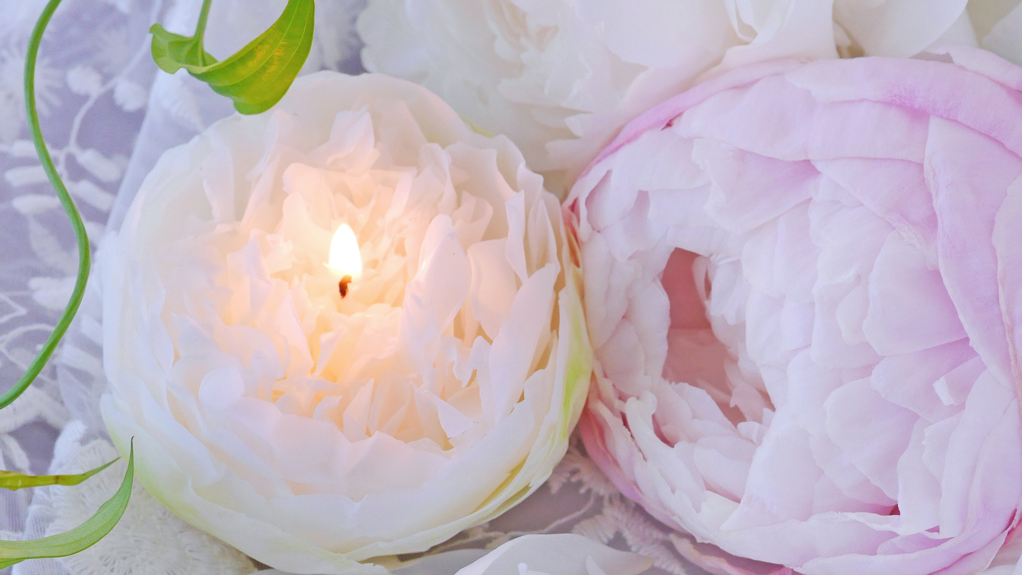 ホロリと溶ける姿が美しいピオニーキャンドル（フリル咲きタイプ・お色が選べます)