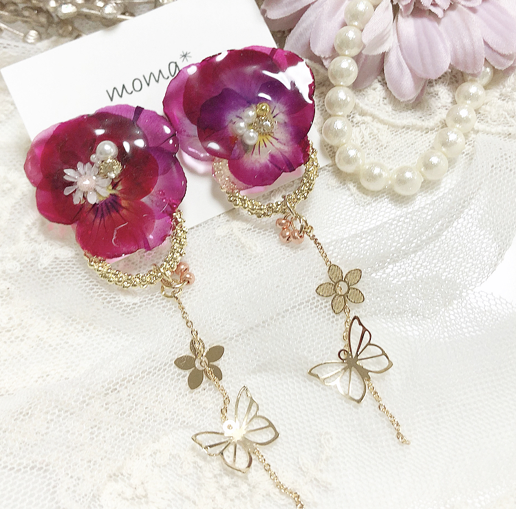 ピンクビオラ華奢な蝶々チェーン