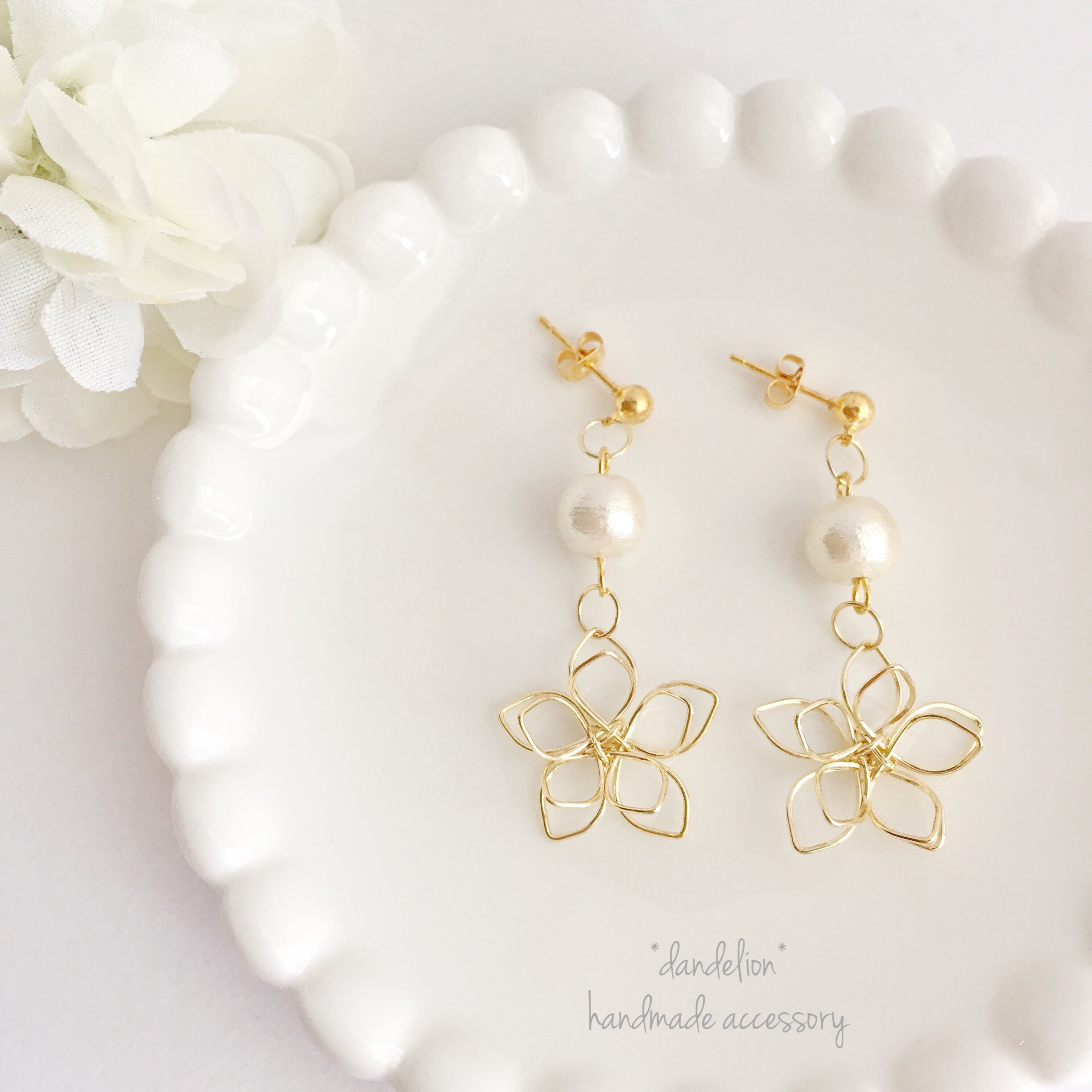 高品質♡小花のワイヤーフラワーコットンパールピアス/イヤリング