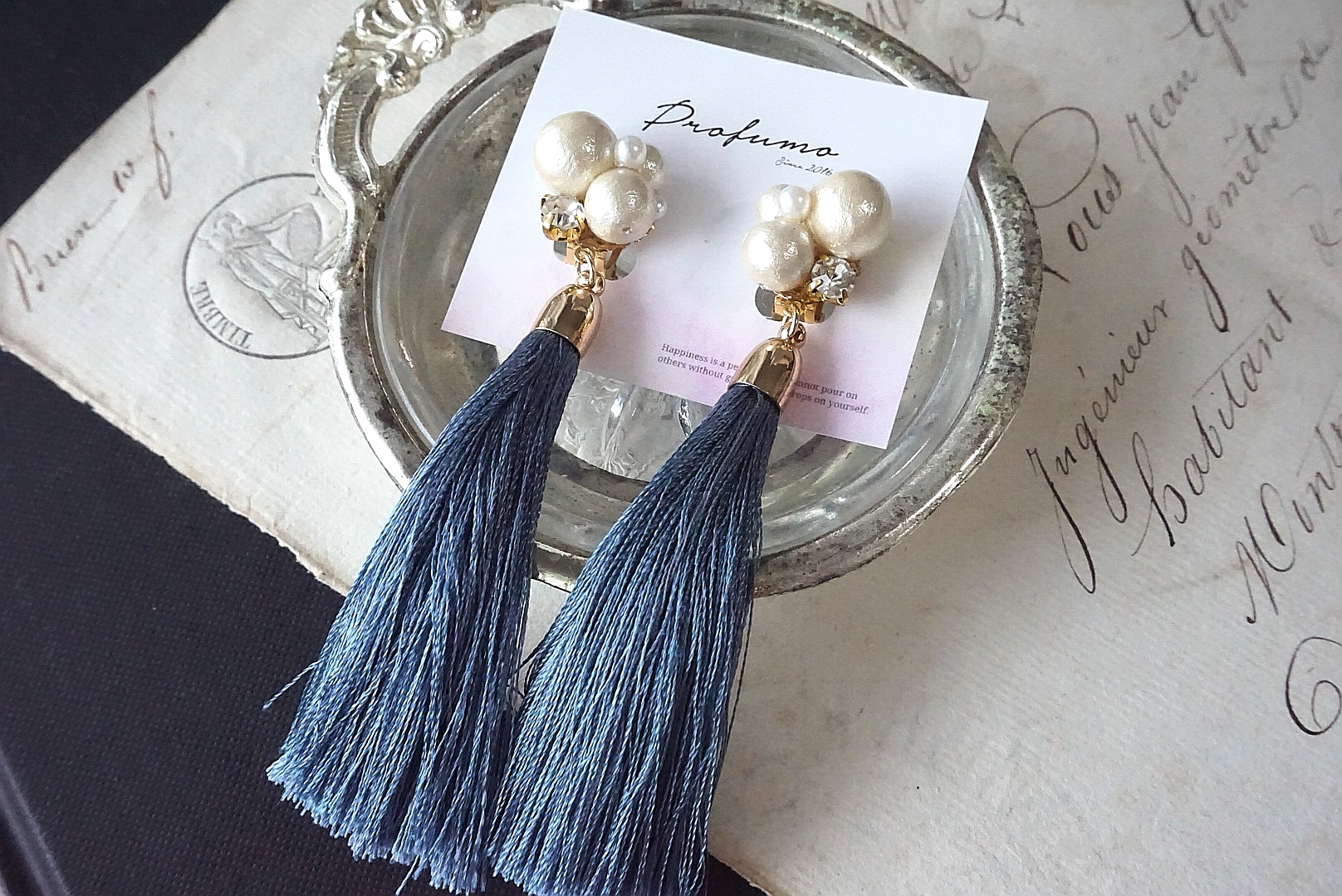 つぶつぶコットンパール×シルクタッセル(ブルー)イヤリング