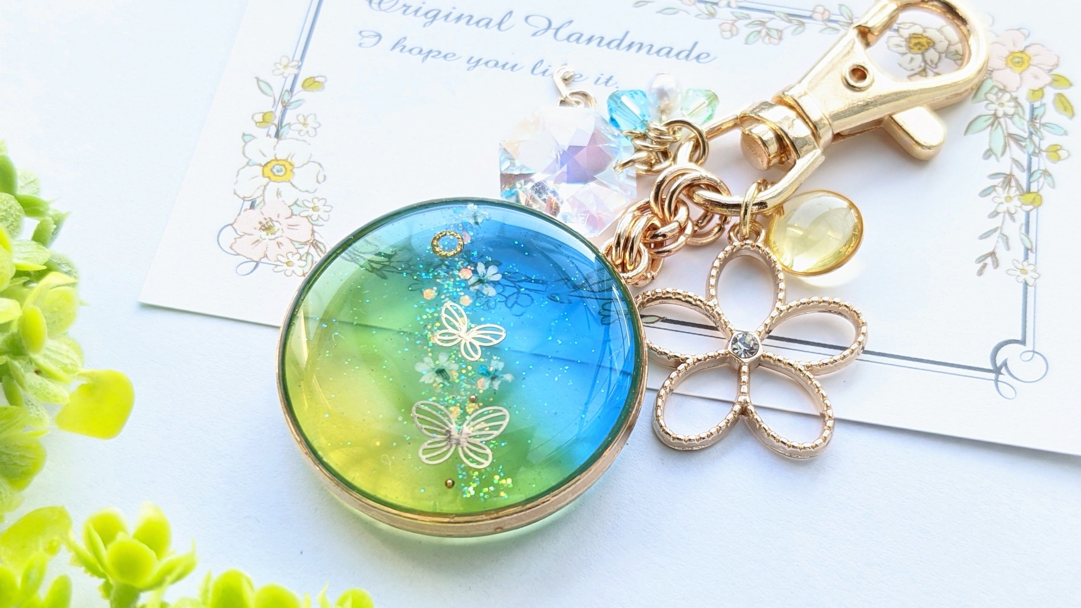 新緑と蝶のキーホルダー