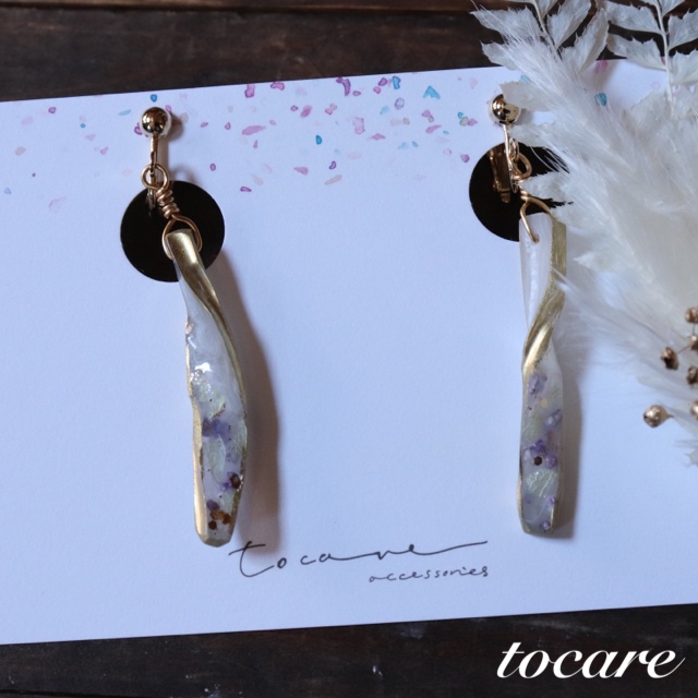 アゲートスライスとドライフラワーのねじりイヤリング/ピアス