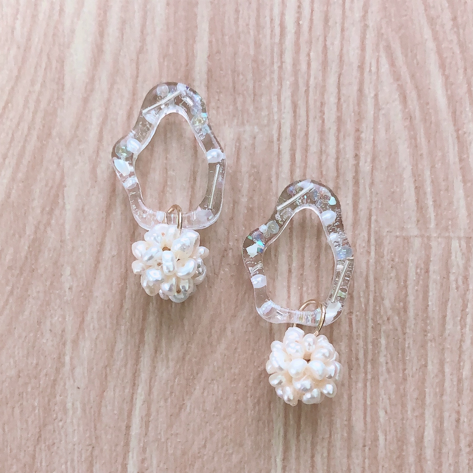 white bijue pearl ball design