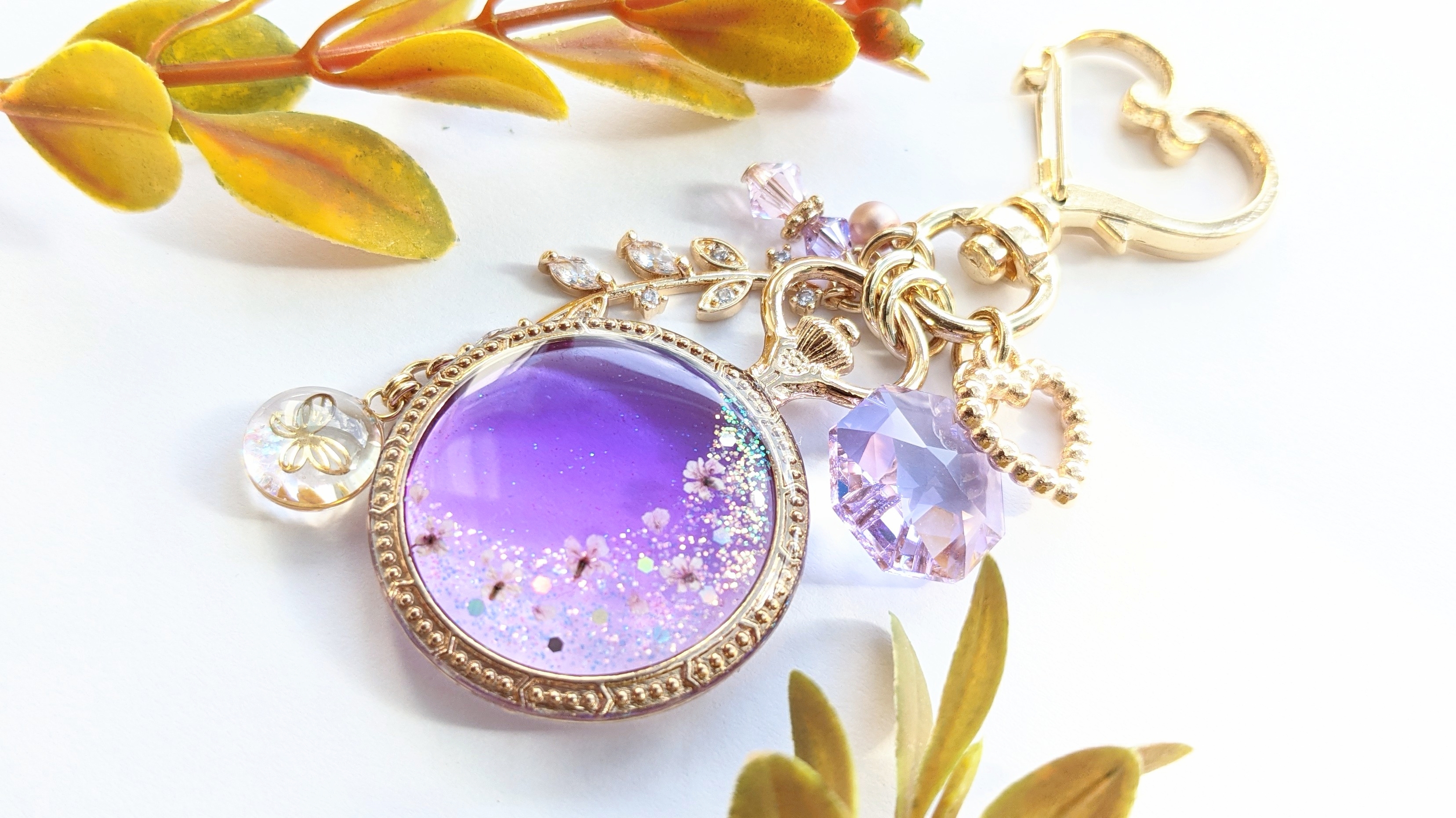 華が舞う小さな懐中時計キーホルダー.｡*💜