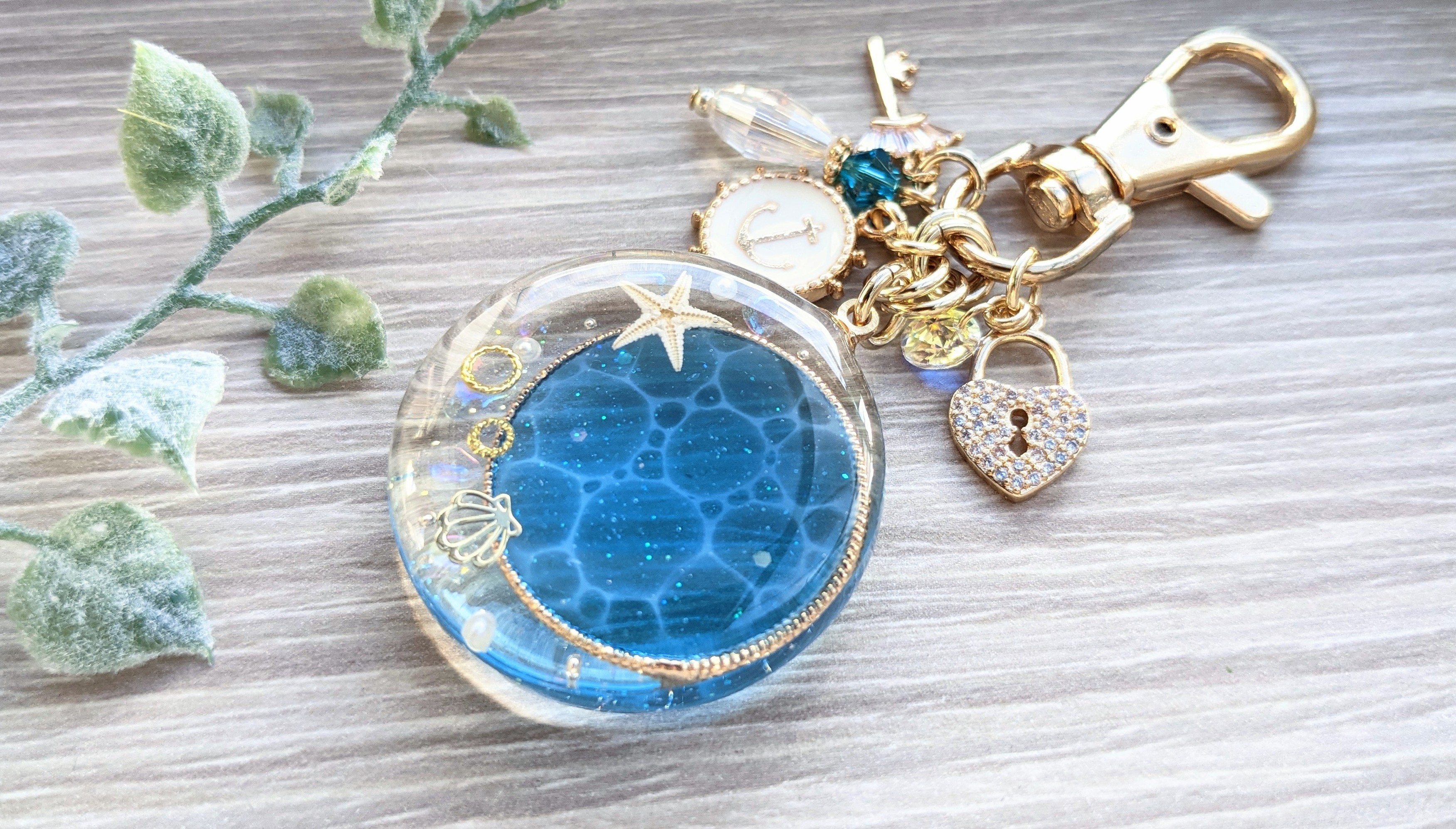 煌めく海のキーホルダー
