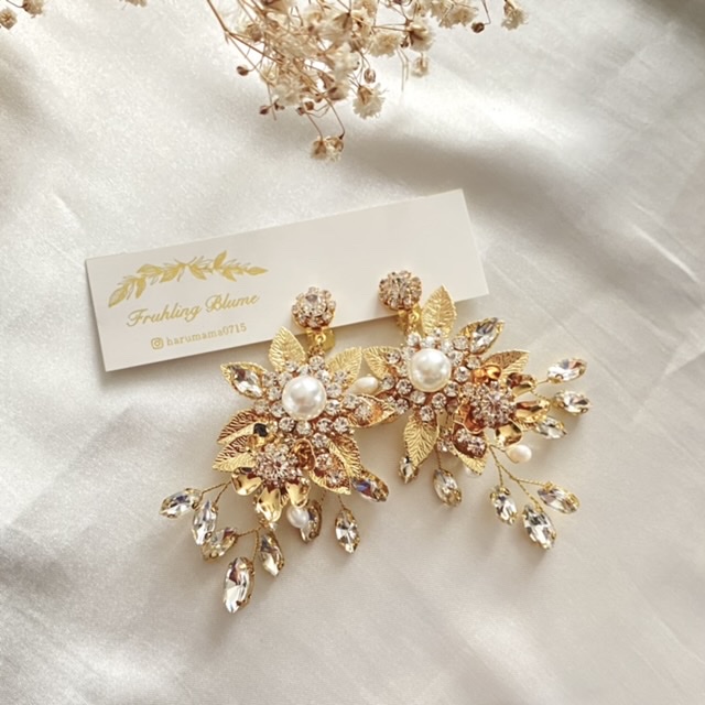 ブライダルシーンに　ボタニカルビジューの小枝ピアス