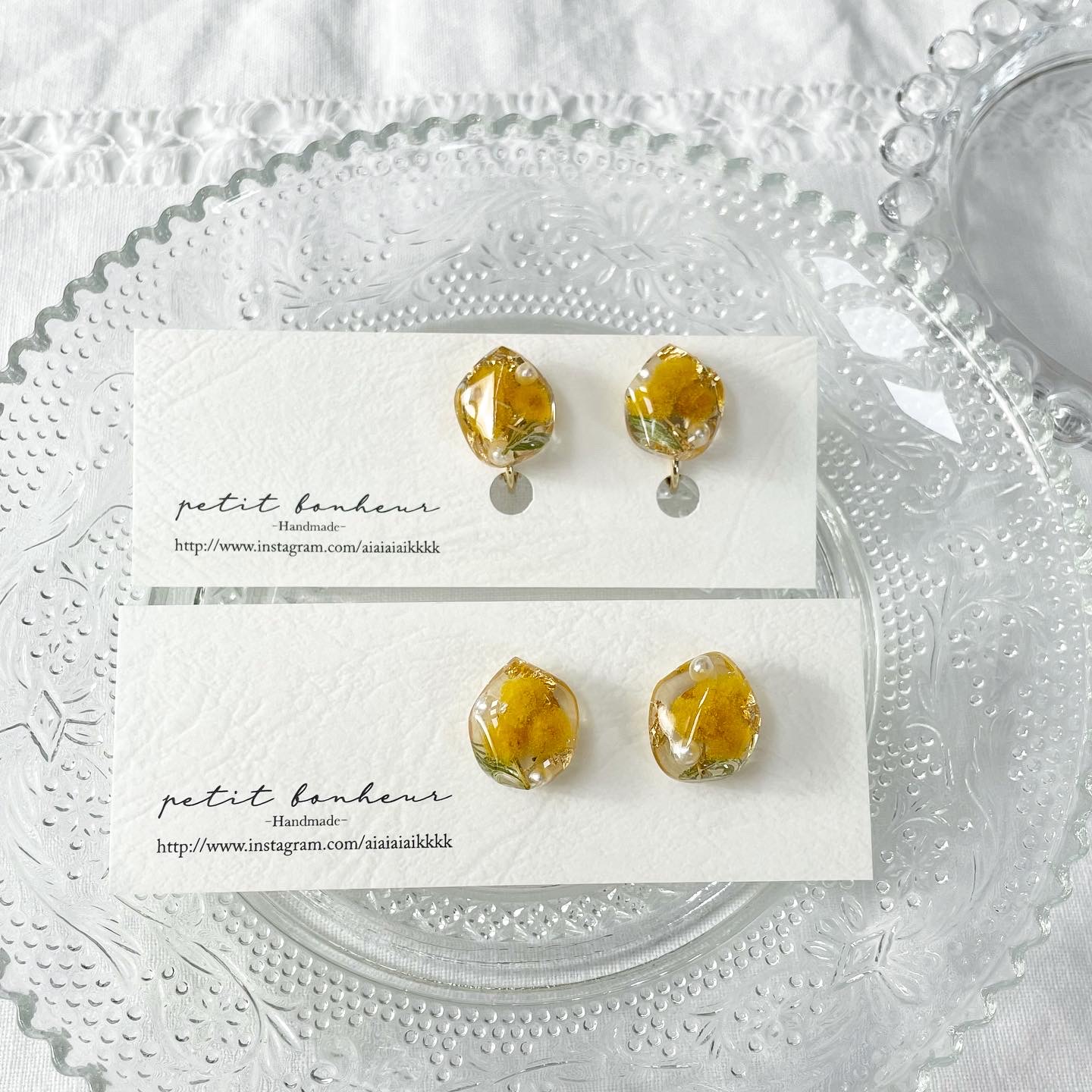 ✴︎受注製作✴︎ひとつぶミモザ𓆸ピアスorイヤリング