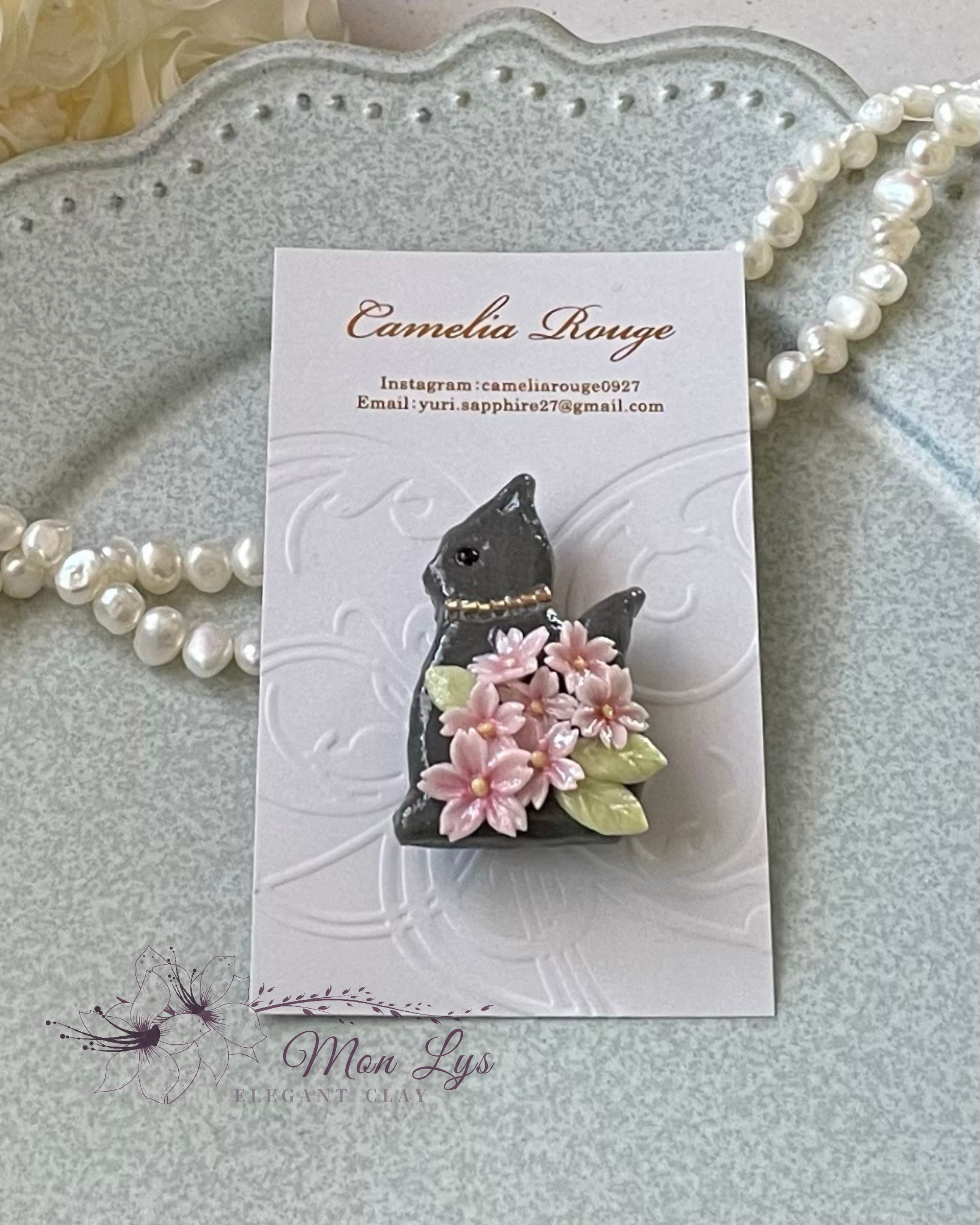 黒猫と桜のピンブローチ（ローズ・ドラジェ〜動物と桜〜シリーズ）