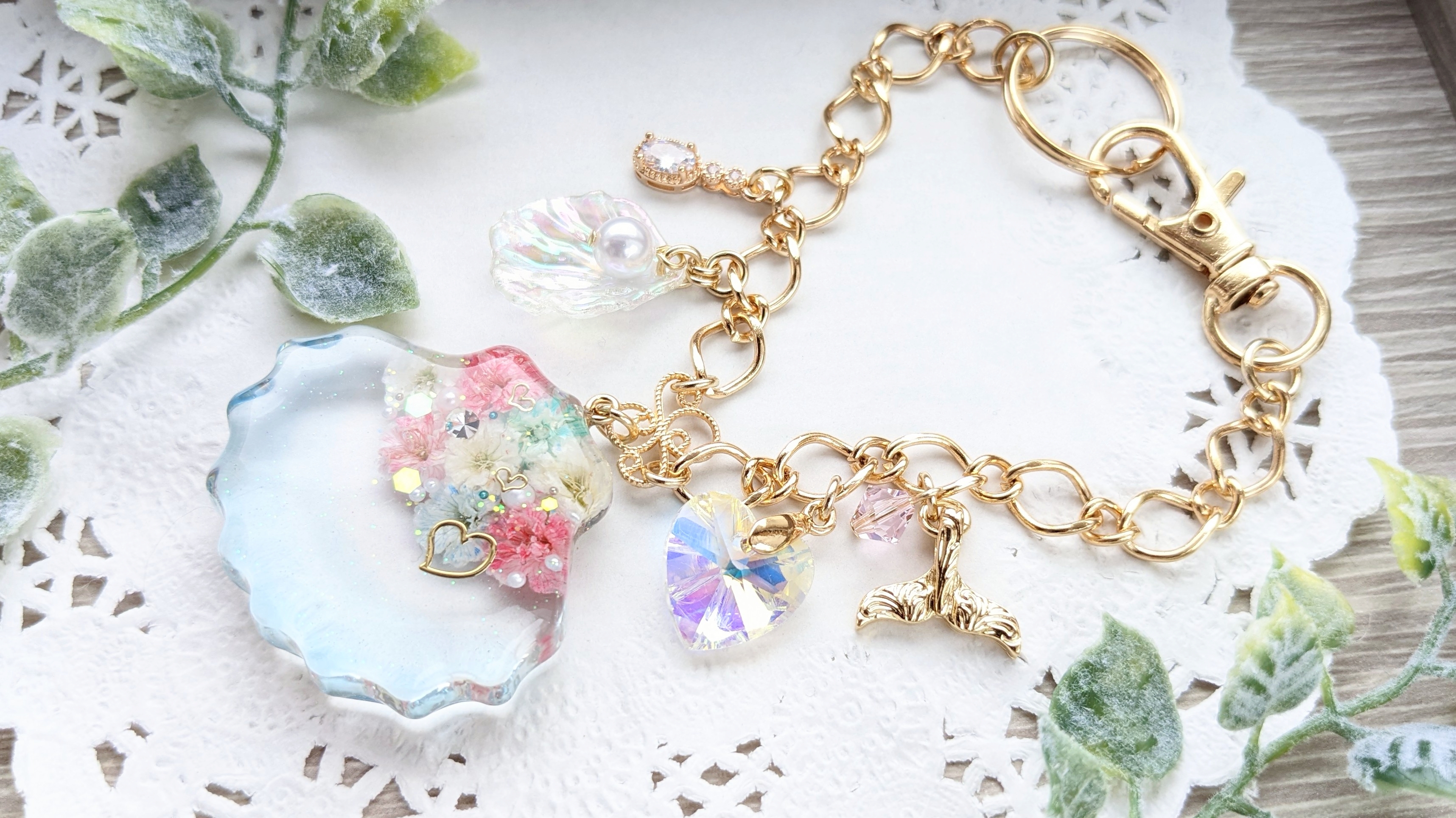 フラワーシェルのバッグチャーム