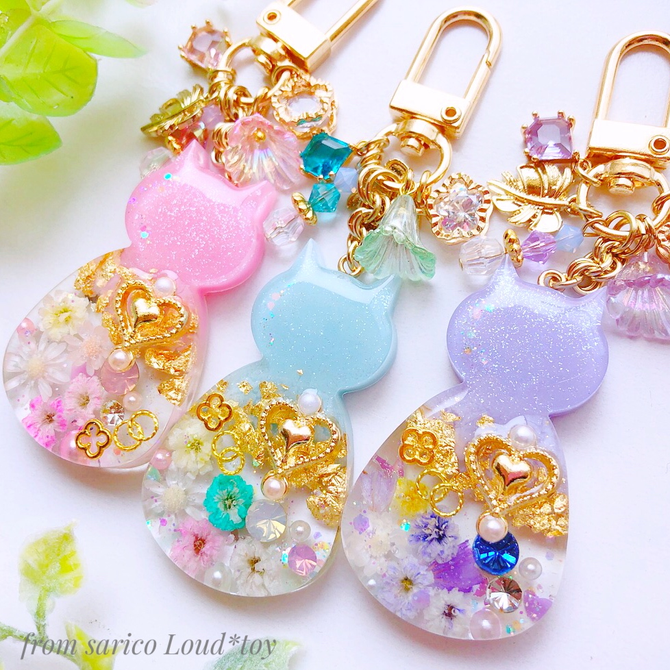 お花畑　猫　チャーム／パープル