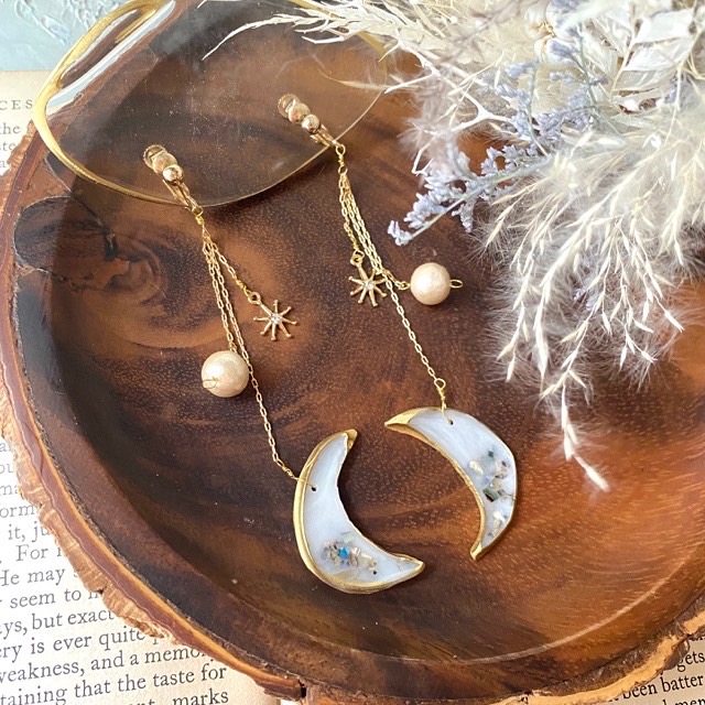 揺れる♡月アクセサリー☽︎‪︎.*·̩͙‬イヤリング/ピアス