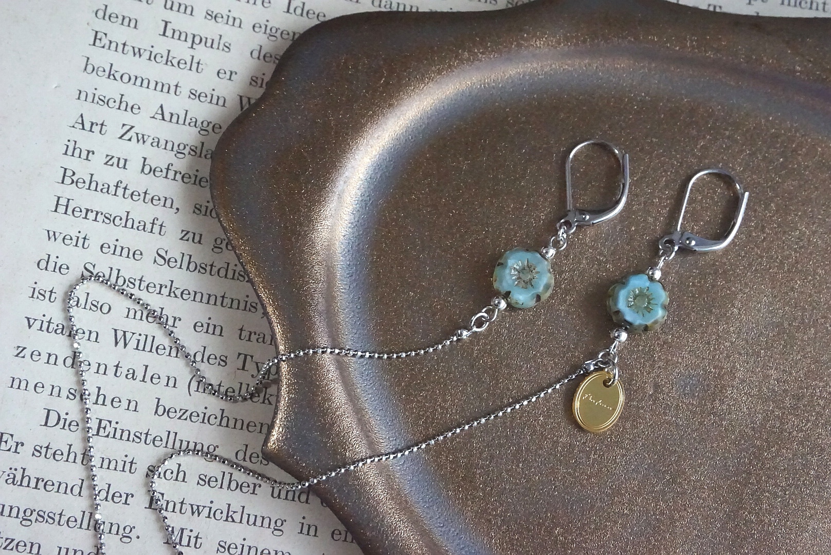 プチフラワー(ライトブルー×シルバー)マスクチェーン