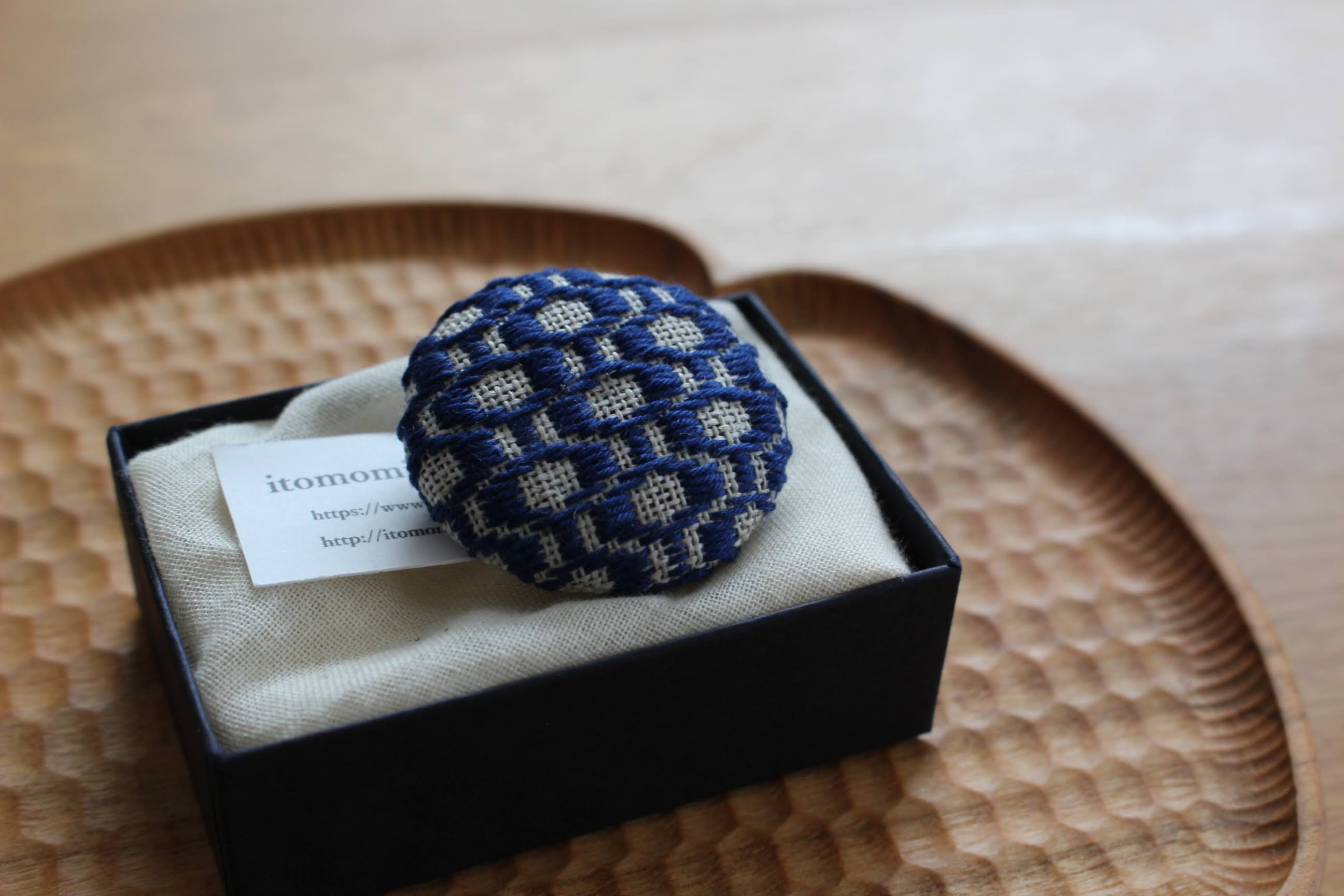 こぎん刺しのブローチ