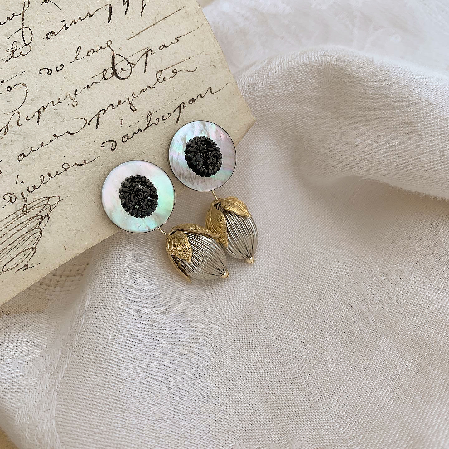 ブラックシェル 黒蝶貝のフラワー　イヤリング/ピアスの画像5