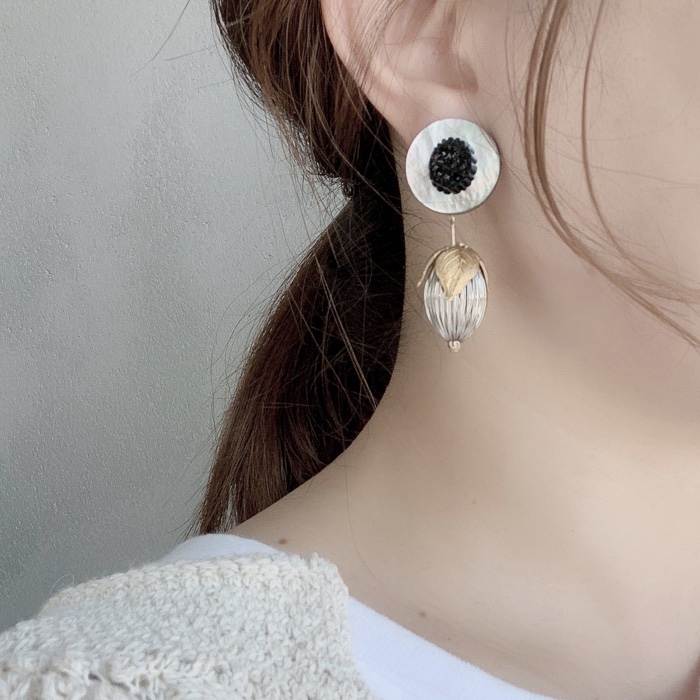 ブラックシェル 黒蝶貝のフラワー　イヤリング/ピアスの画像6