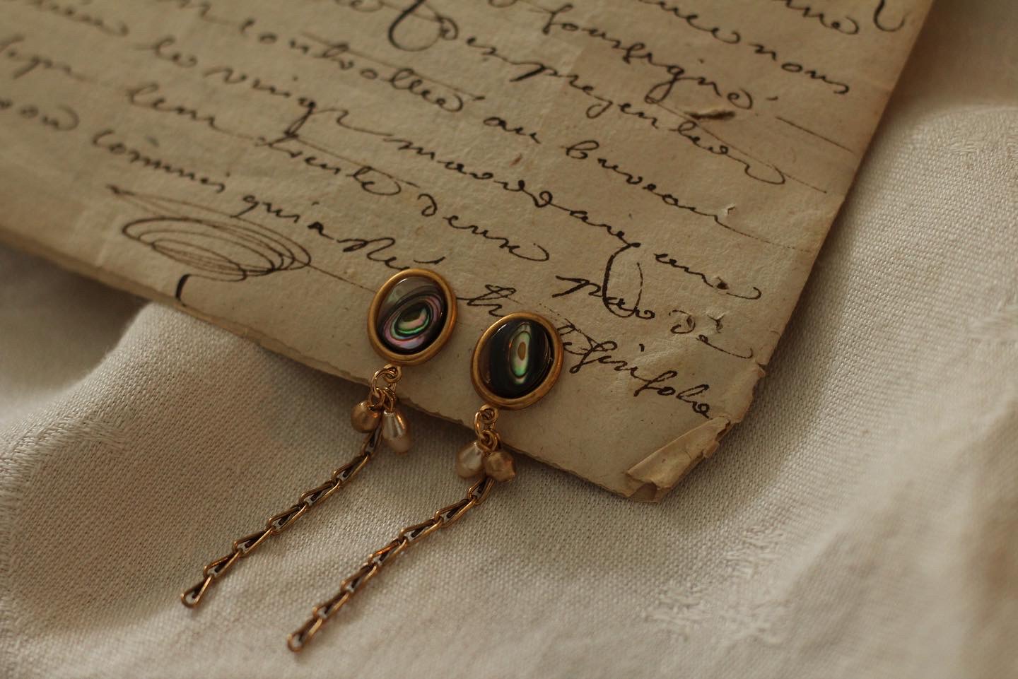 オーバル天然アバロンシェル×アンティークチェーン　華奢イヤリング/ピアスの画像3