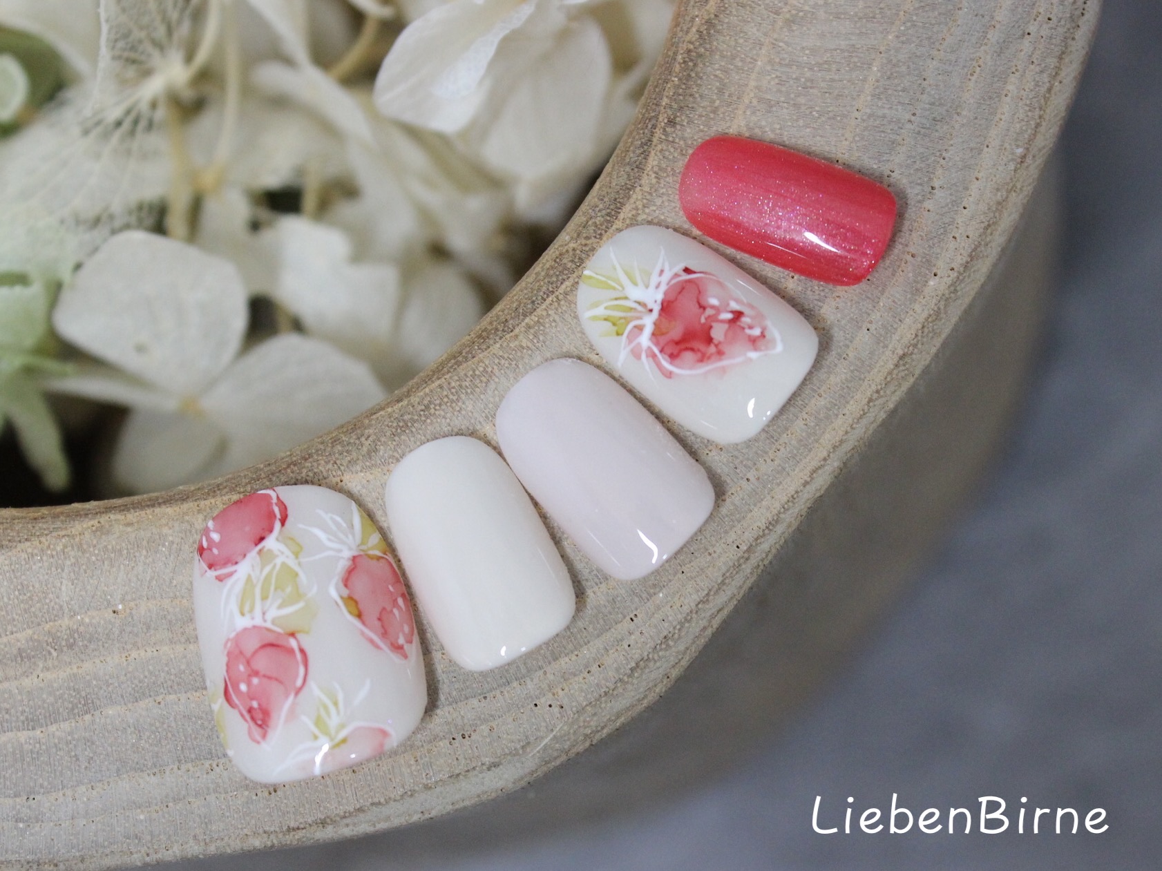 とびきりジューシー苺のネイルの画像3