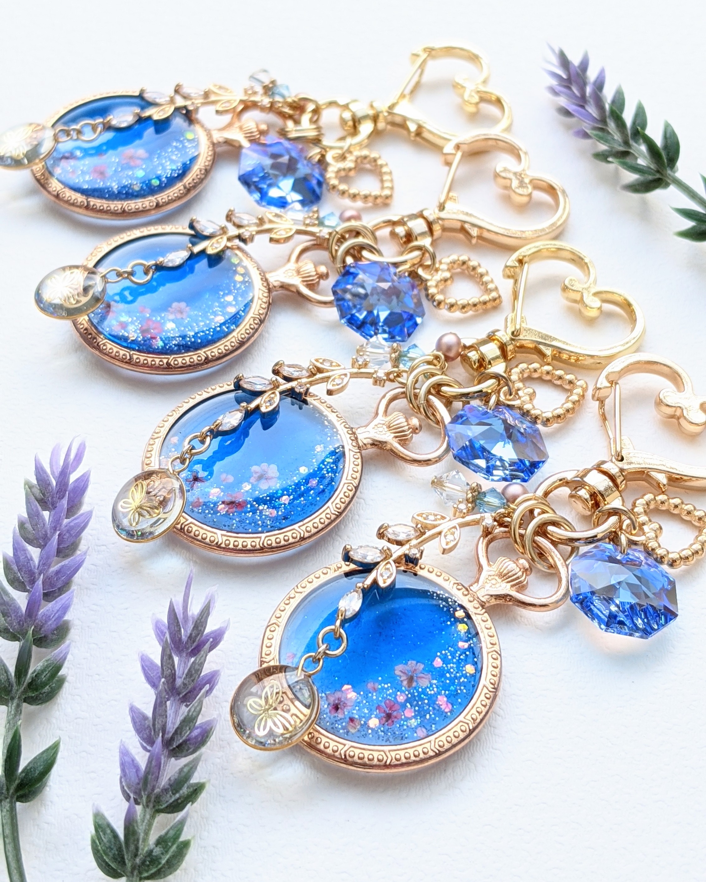 華が舞う小さな懐中時計キーホルダー.｡*💙の画像4