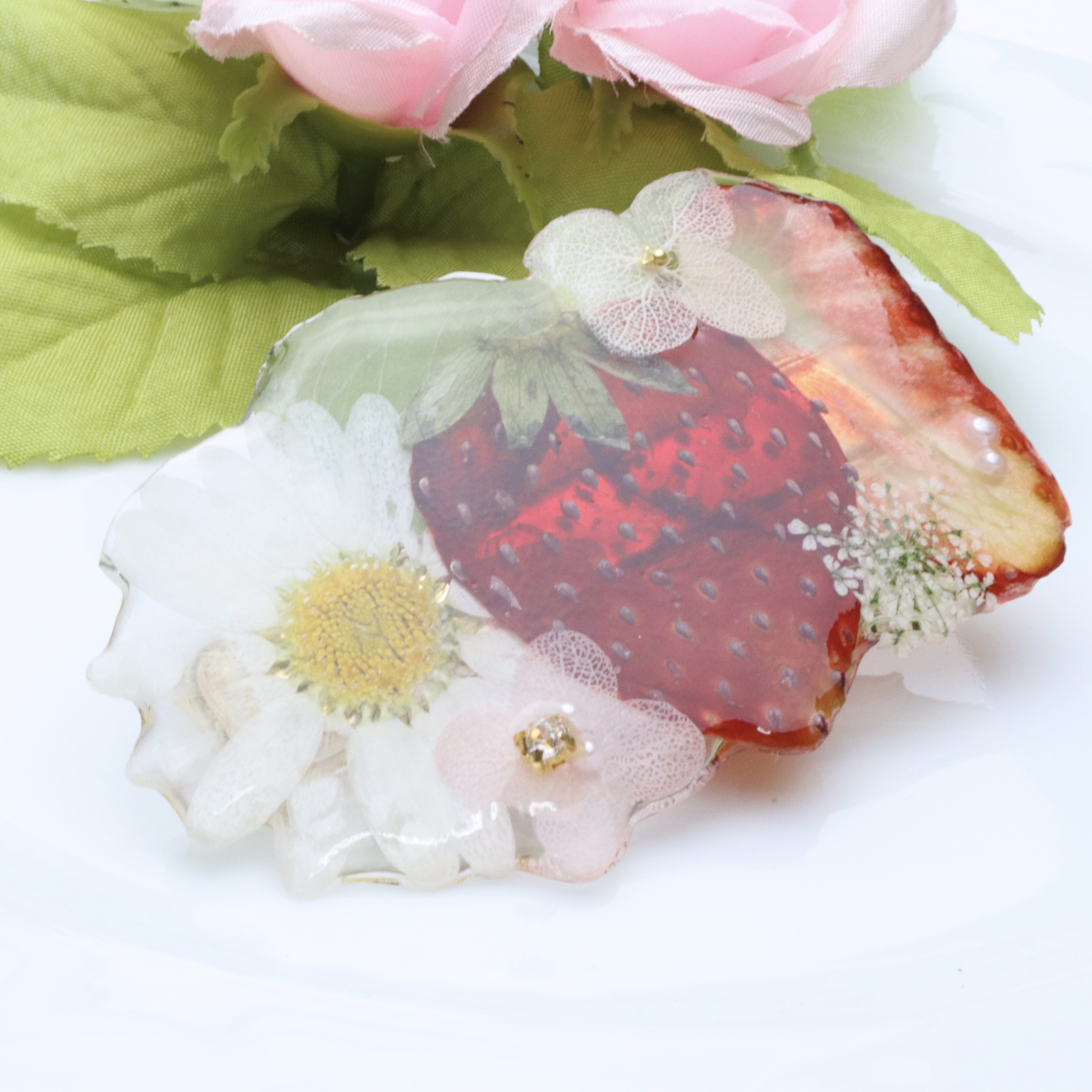 いちごとノースポールのヘアクリップの画像3