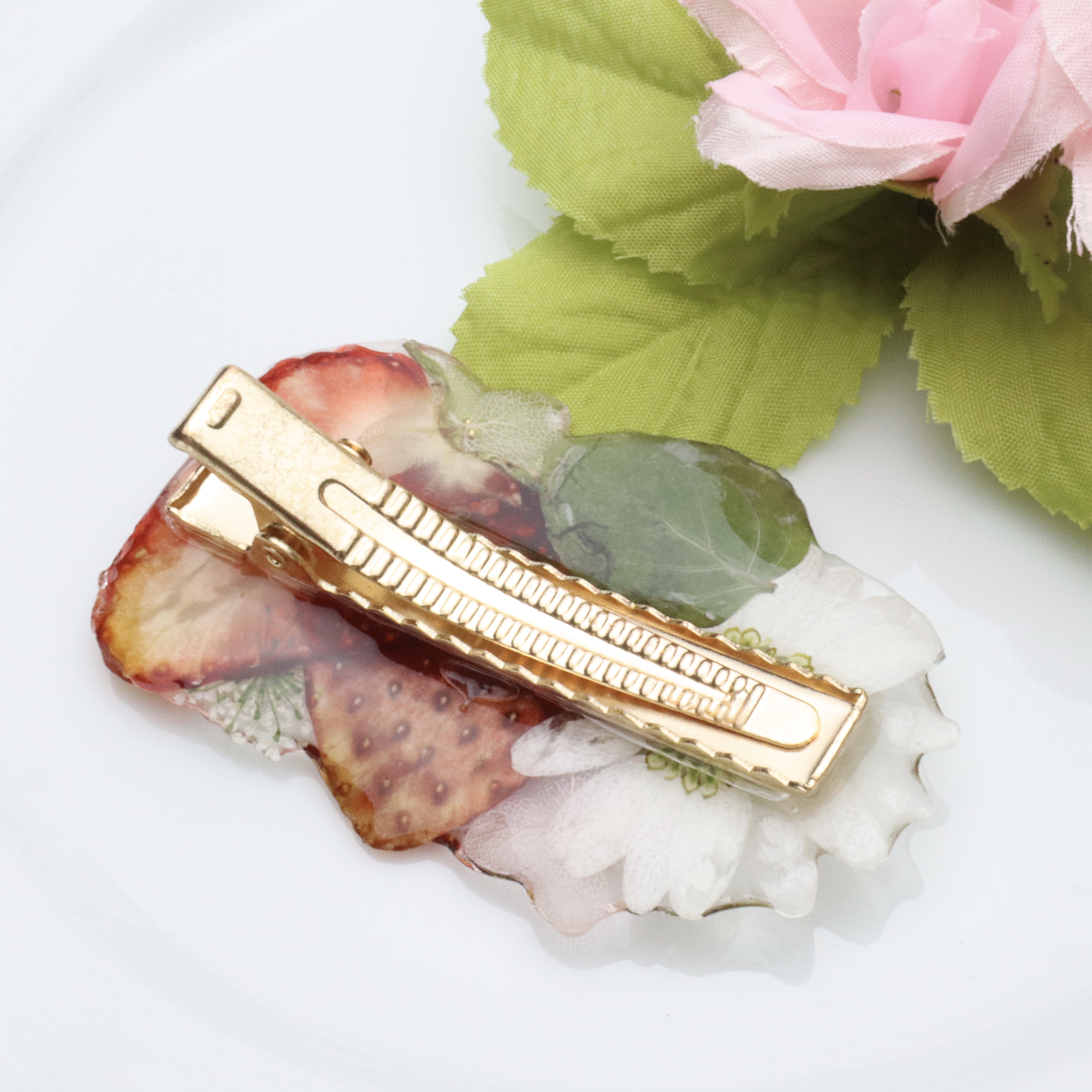 いちごとノースポールのヘアクリップの画像4