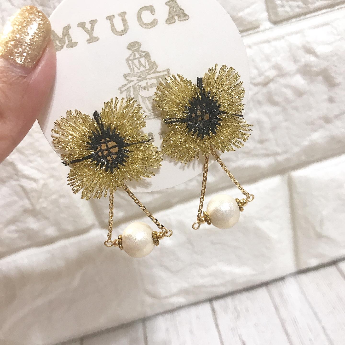 フラワーレース＊コットンパール　トライアングルチェーンピアス(GOLD)の画像2